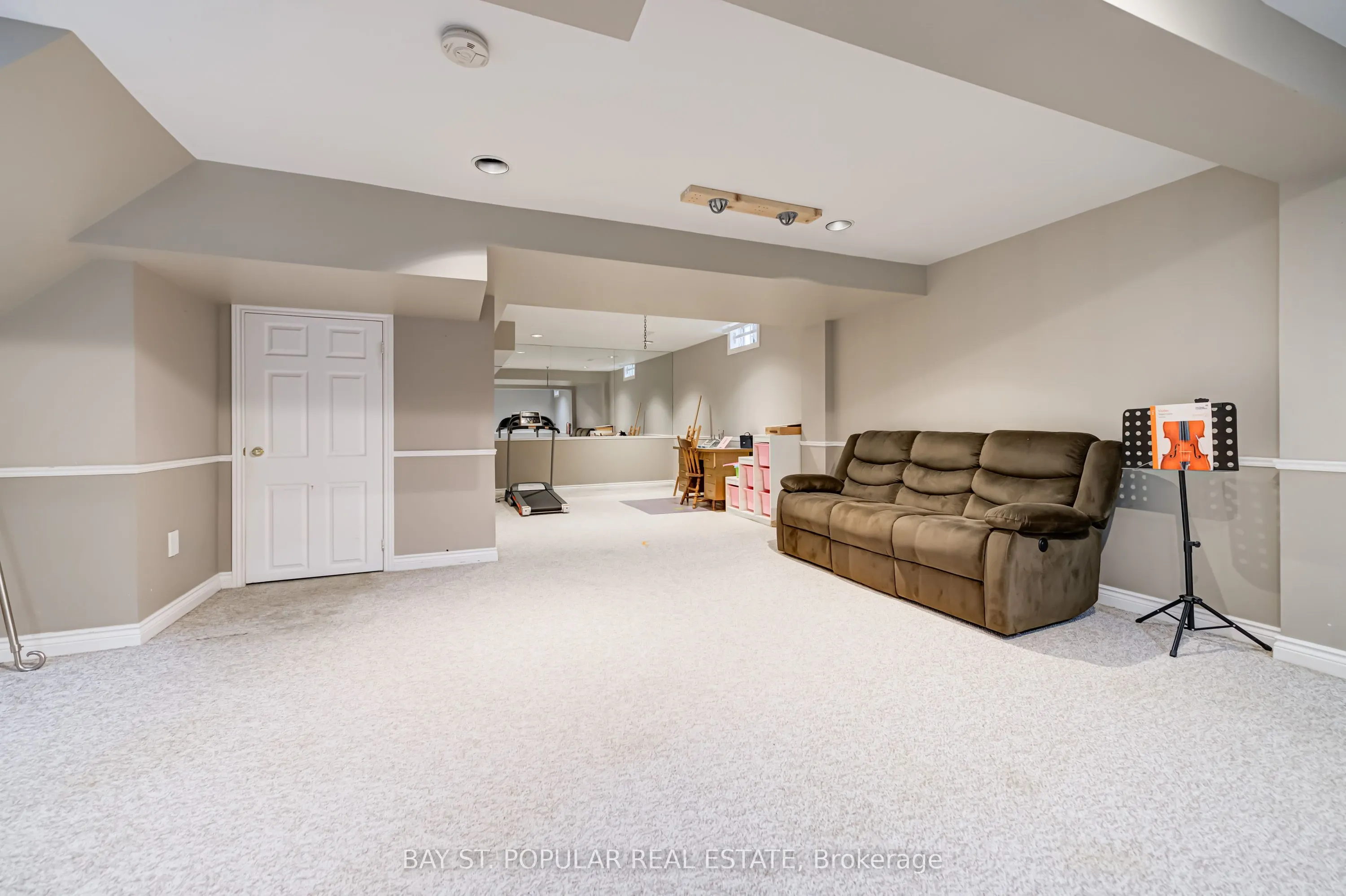 363 Pickering Crescent