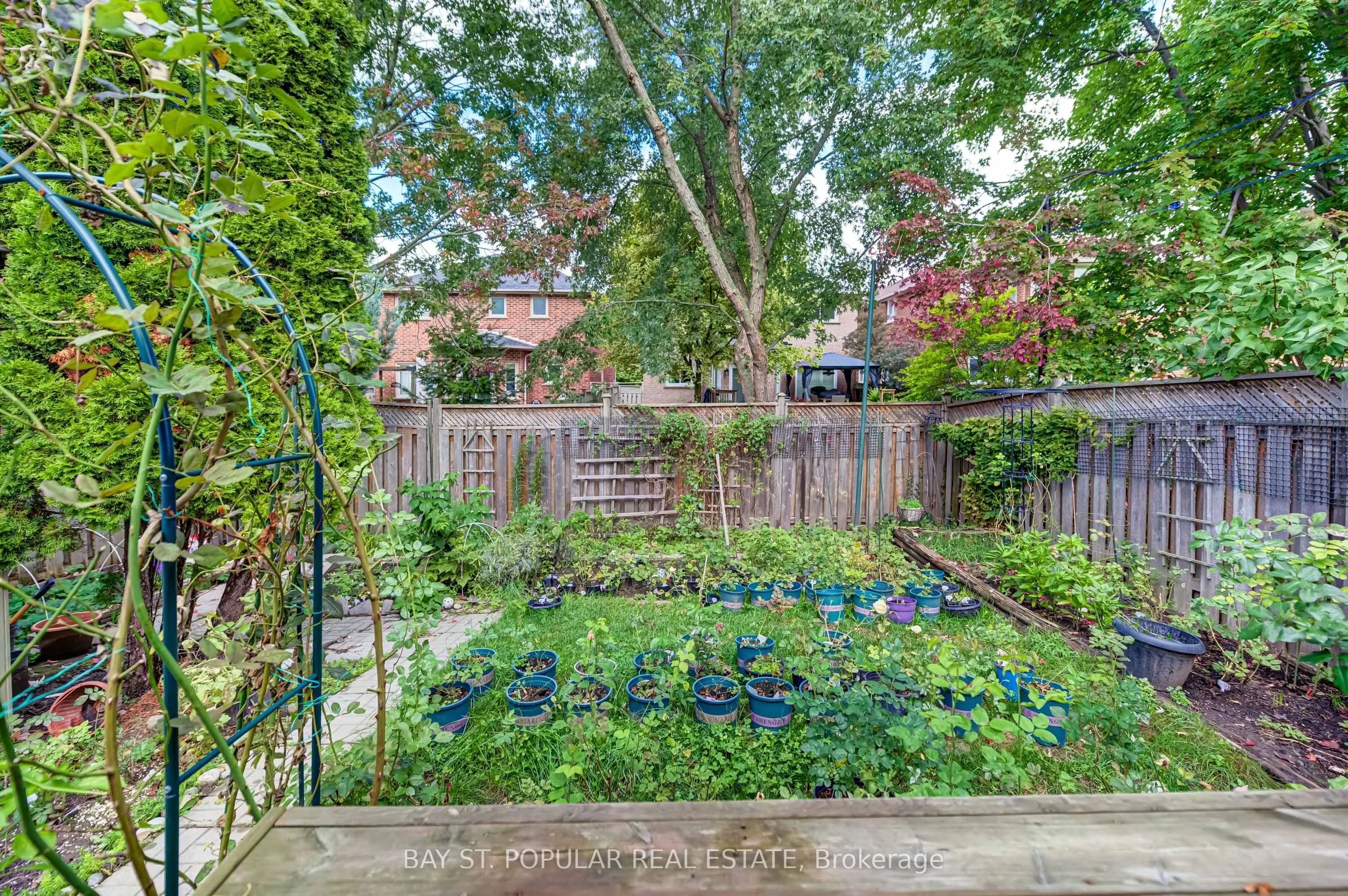 363 Pickering Crescent