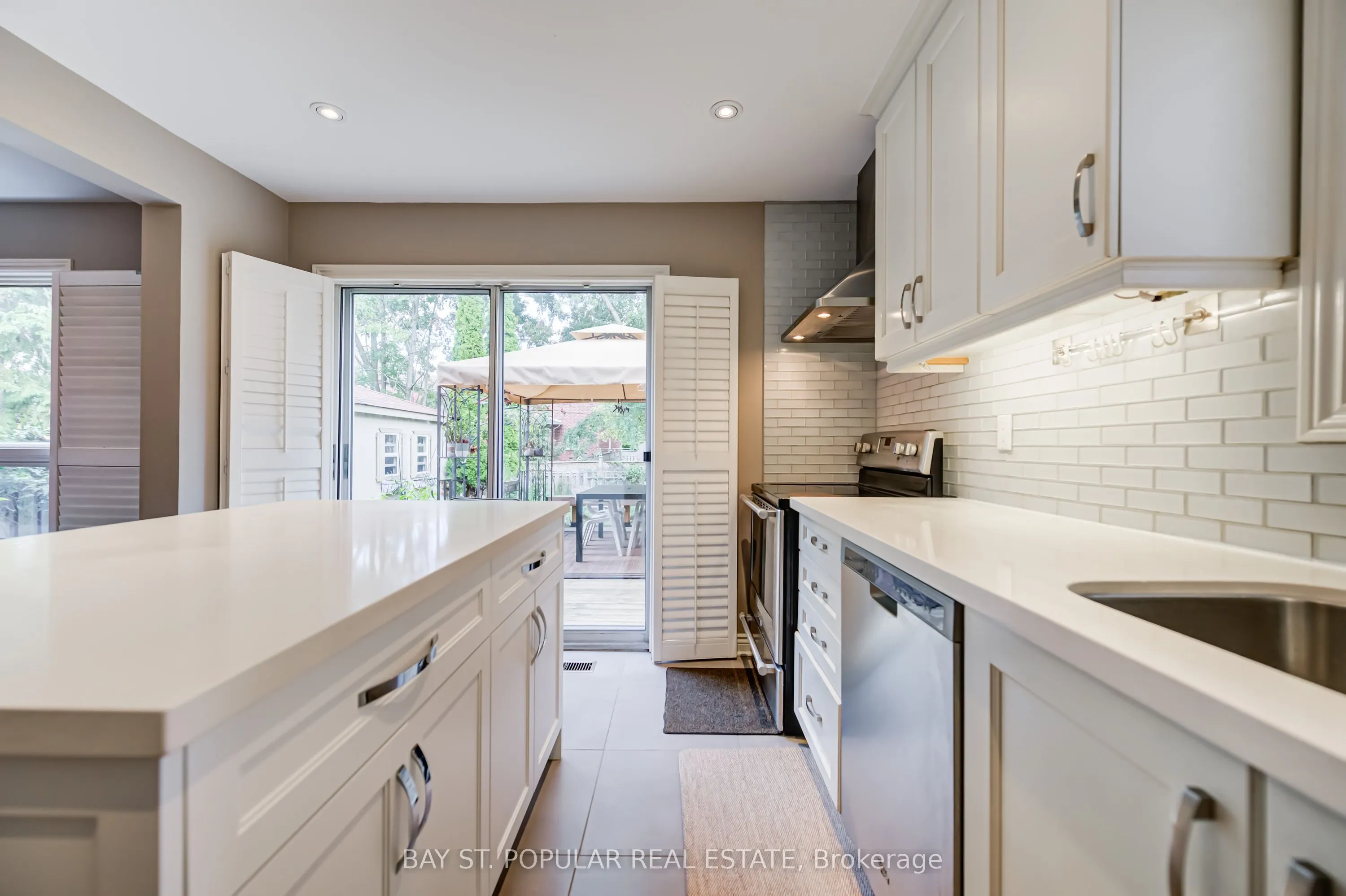 363 Pickering Crescent