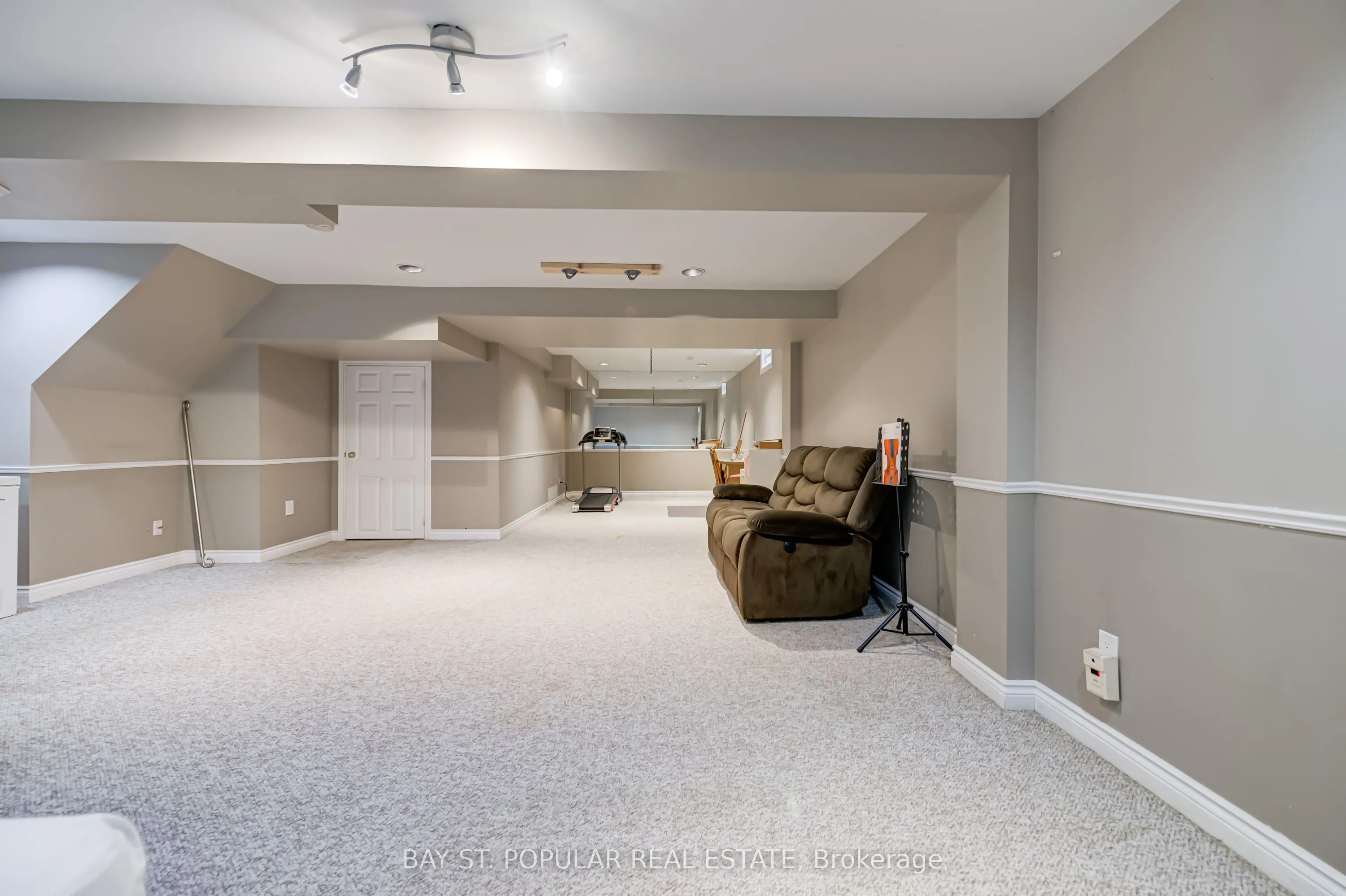 363 Pickering Crescent