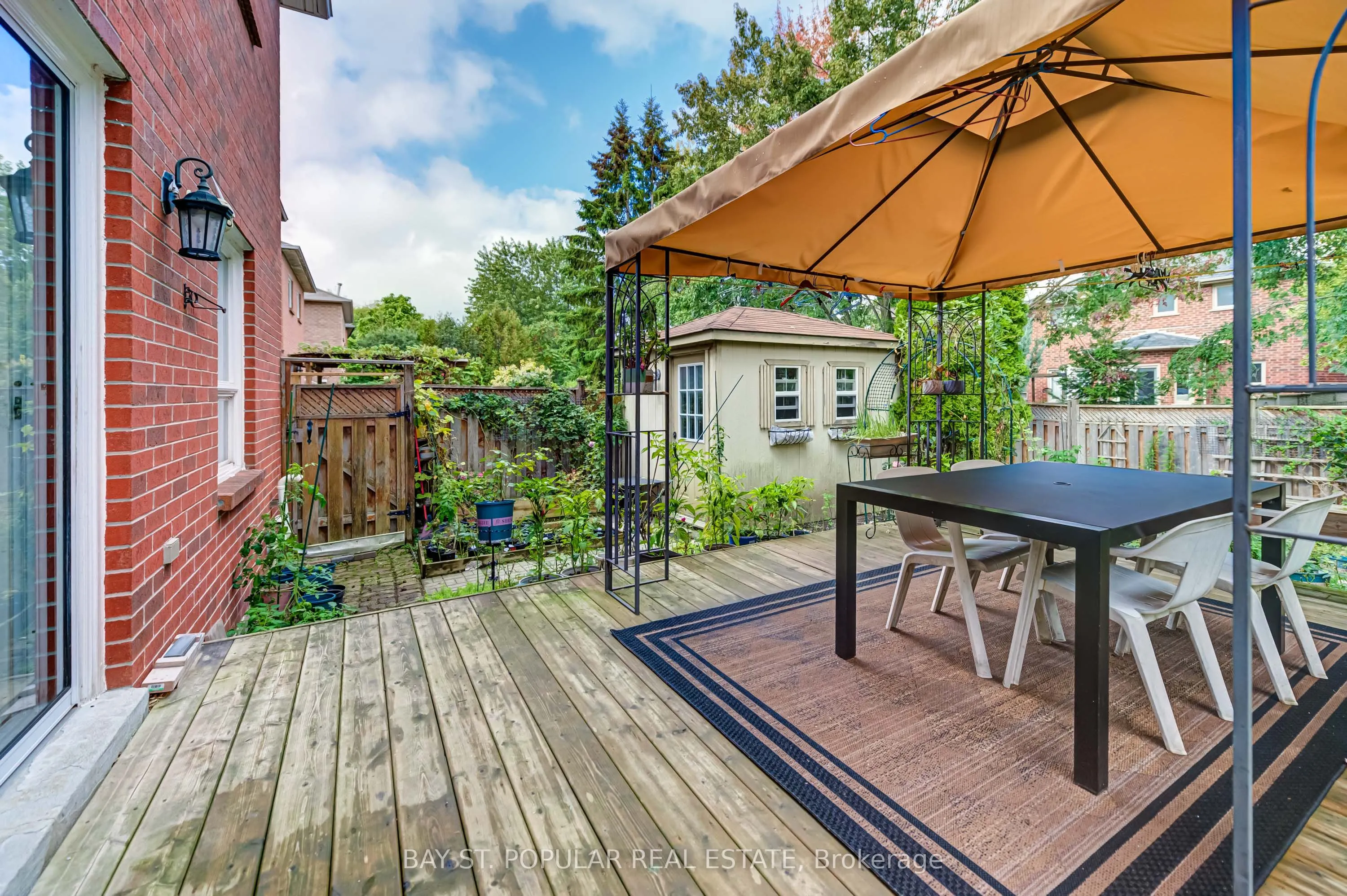 363 Pickering Crescent