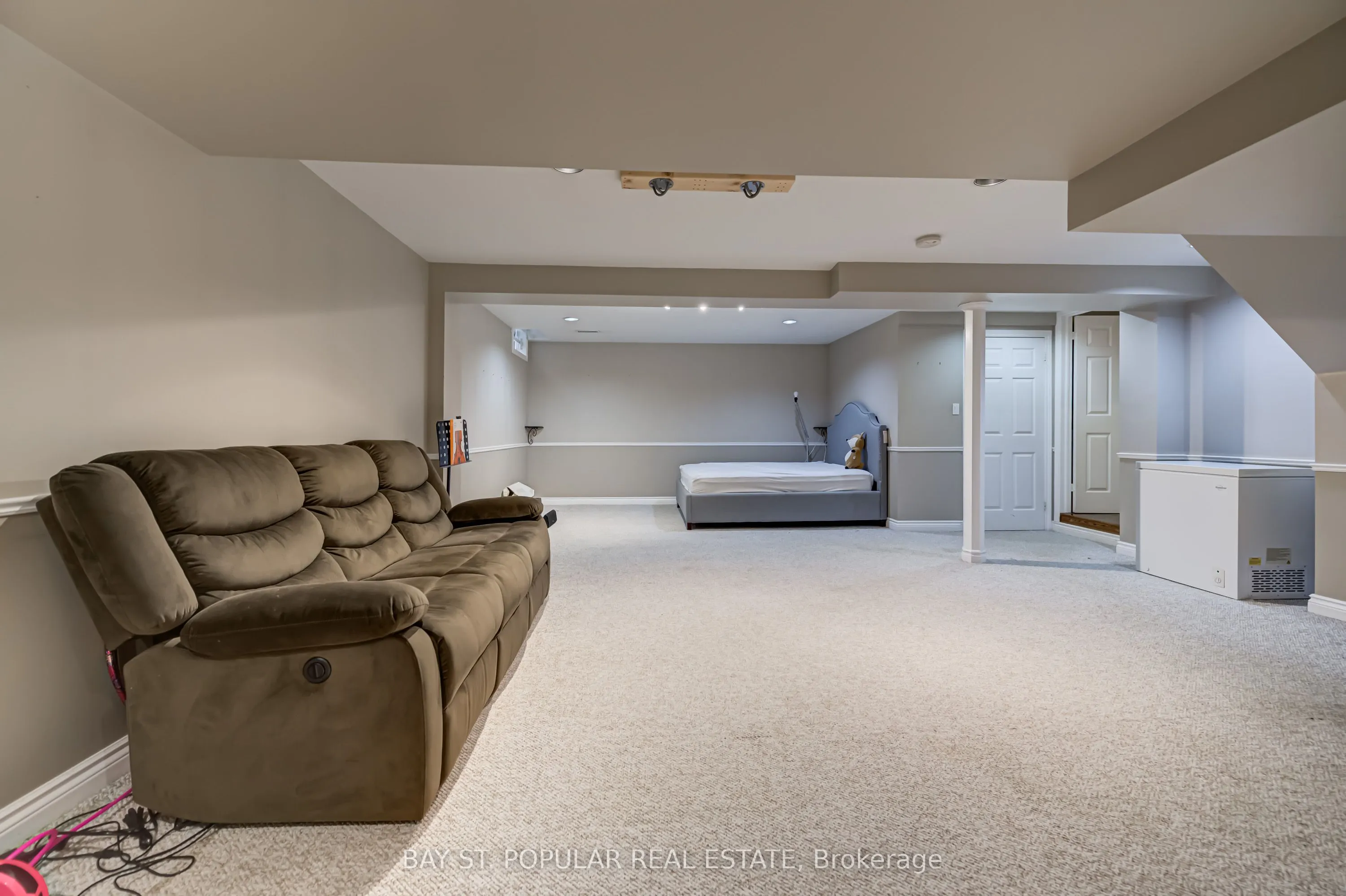 363 Pickering Crescent