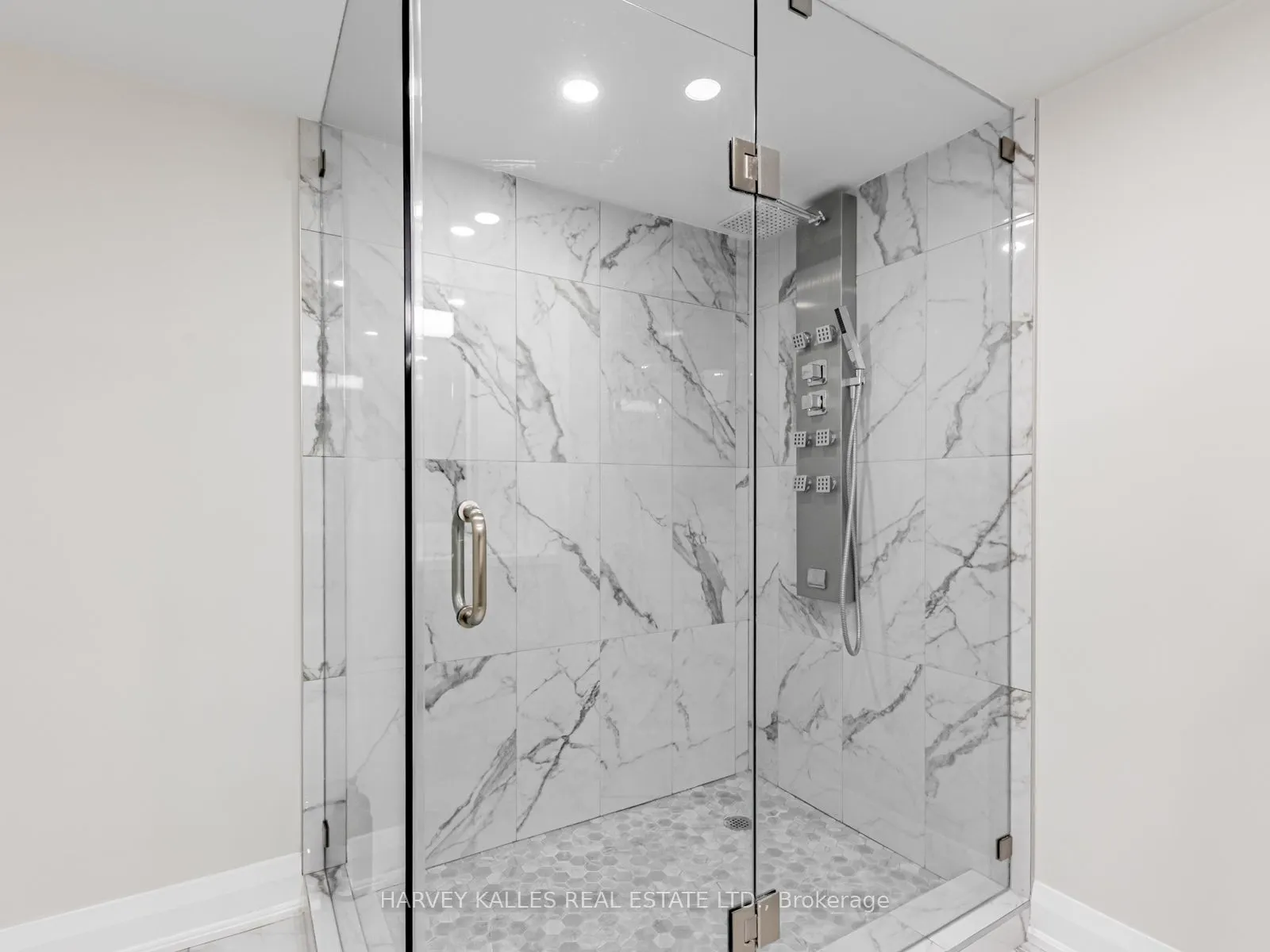 7 Townsgate Drive, #211