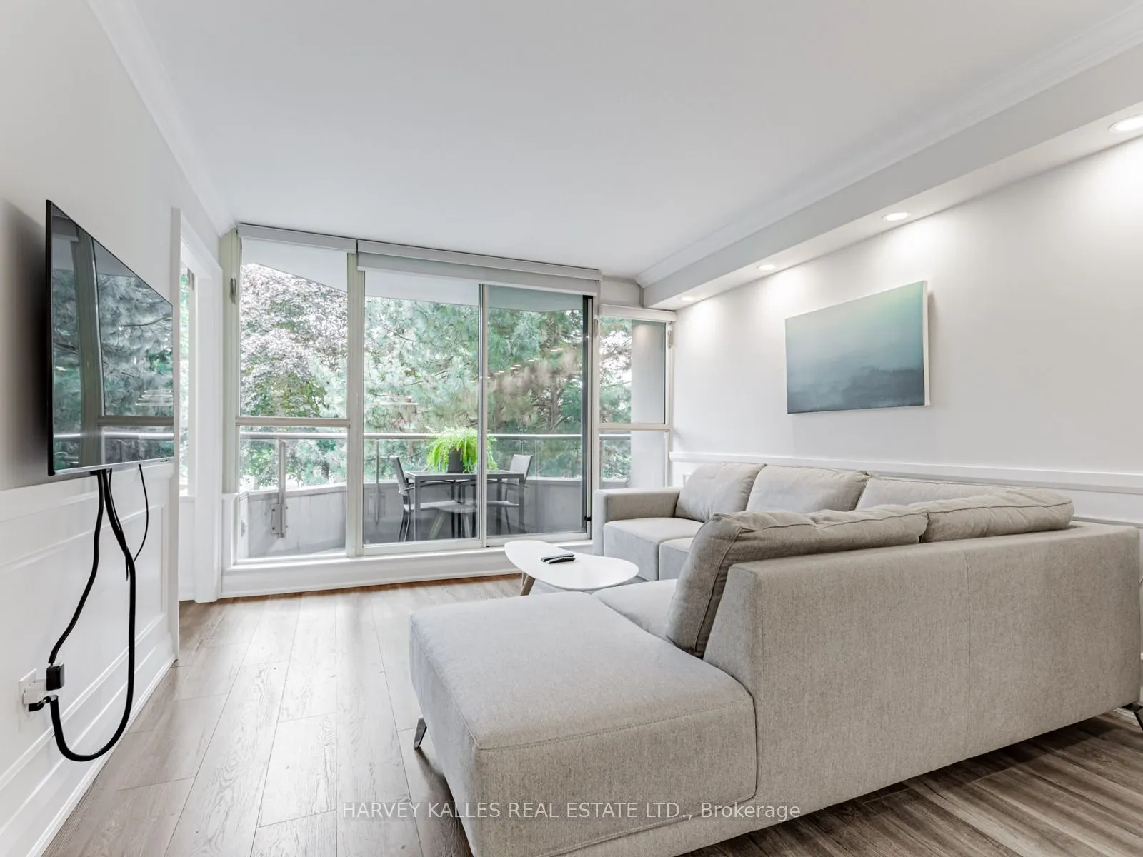 7 Townsgate Drive, #211