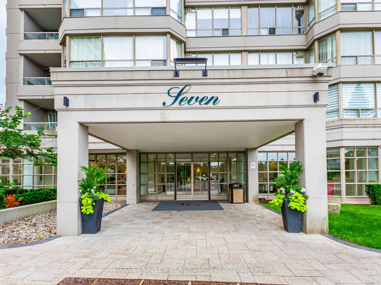 7 Townsgate Drive, #211