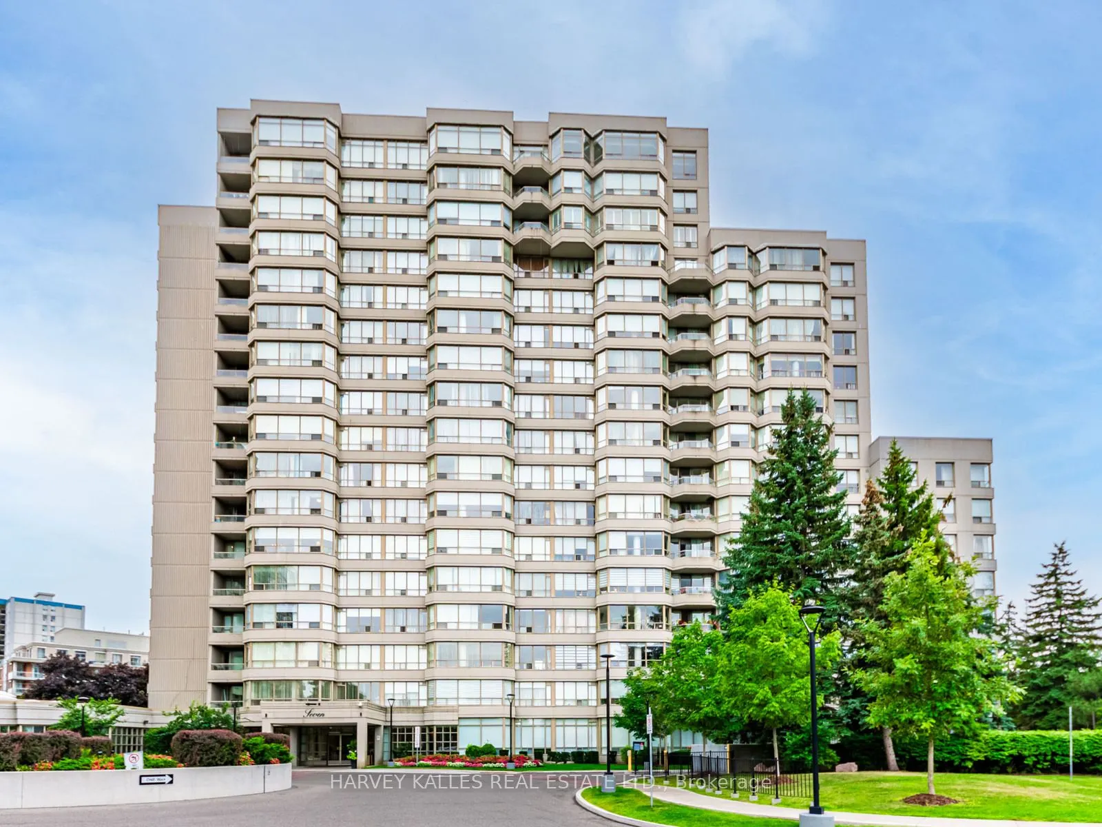 7 Townsgate Drive, #211