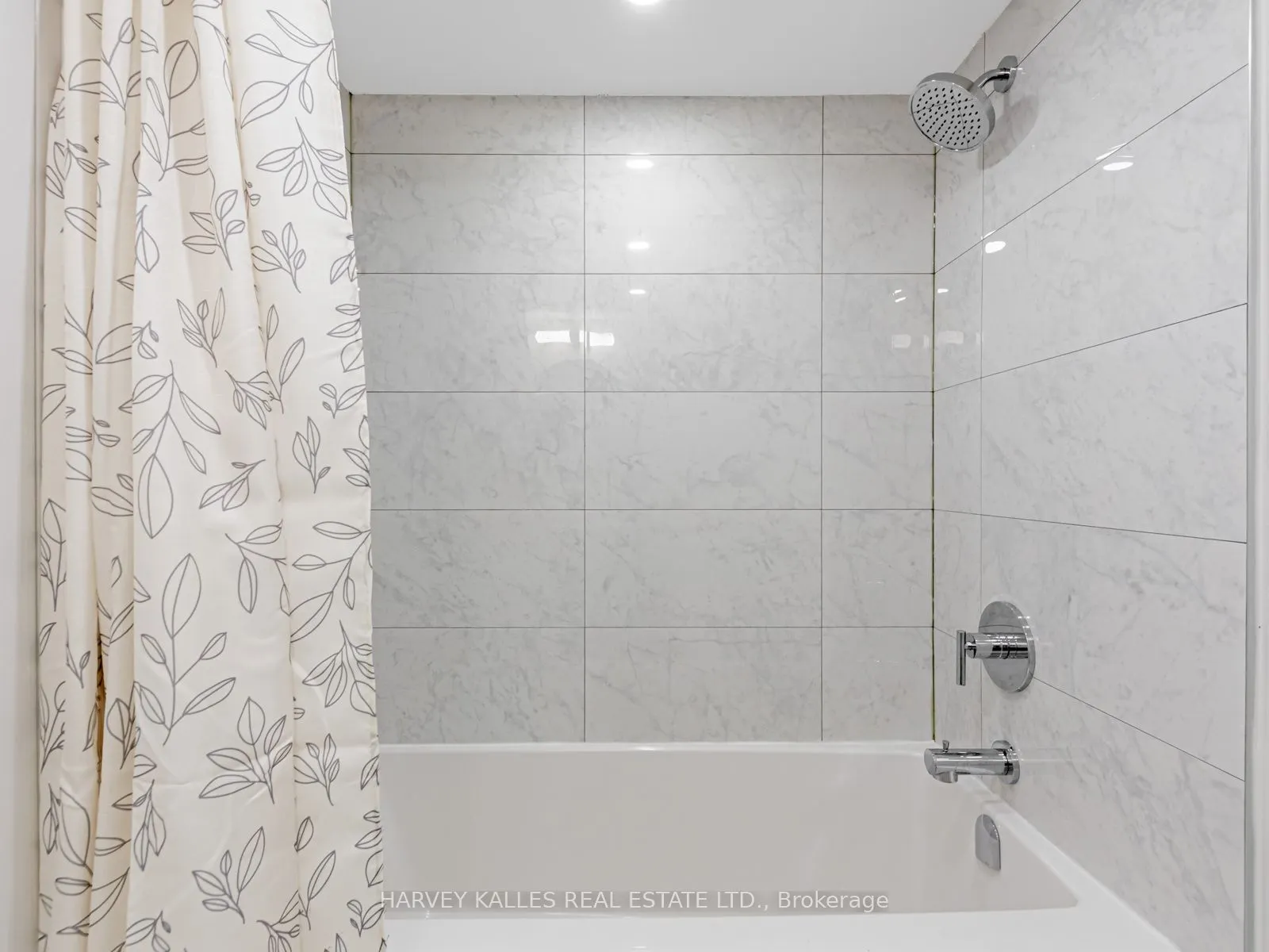 7 Townsgate Drive, #211