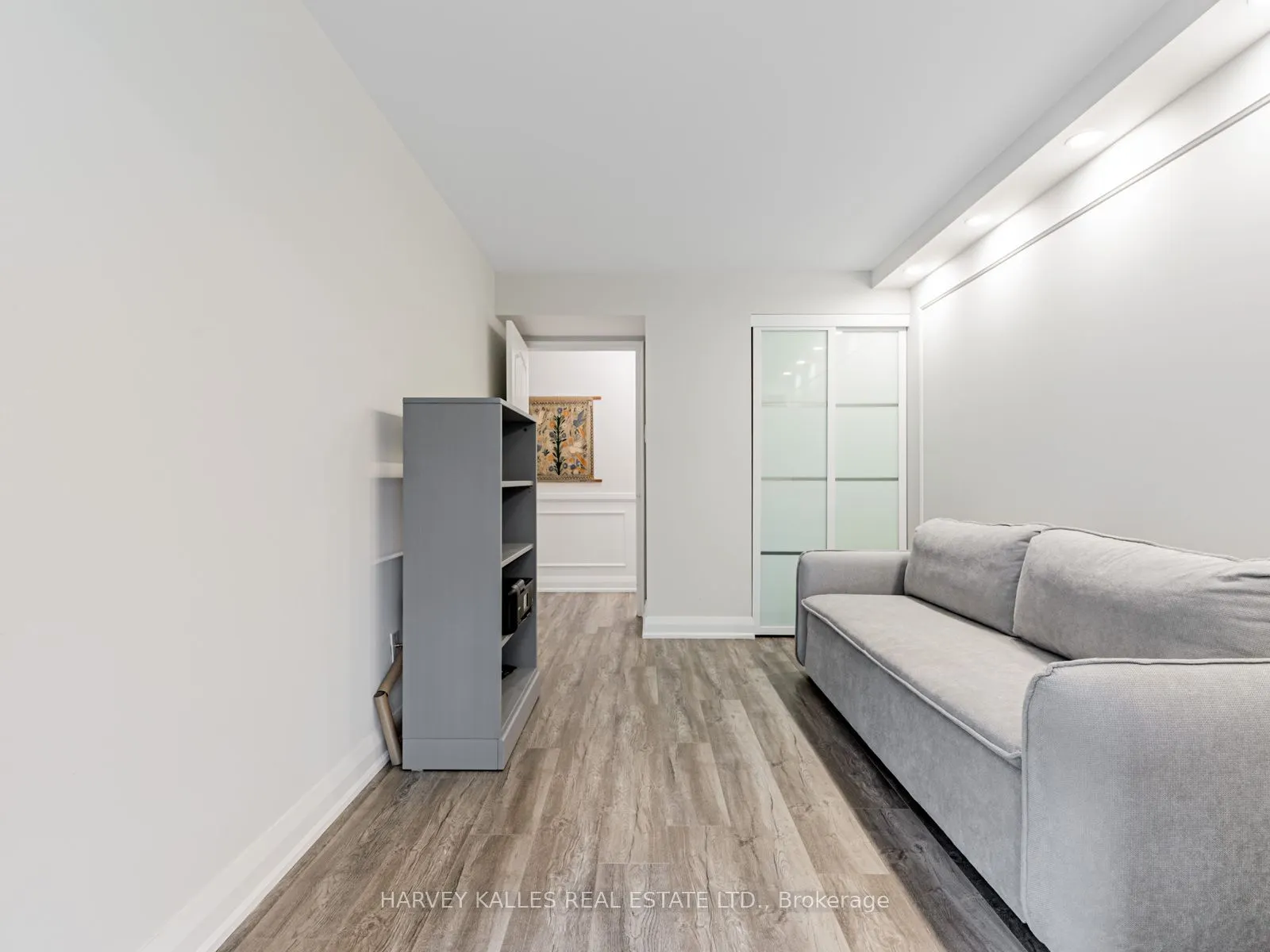 7 Townsgate Drive, #211