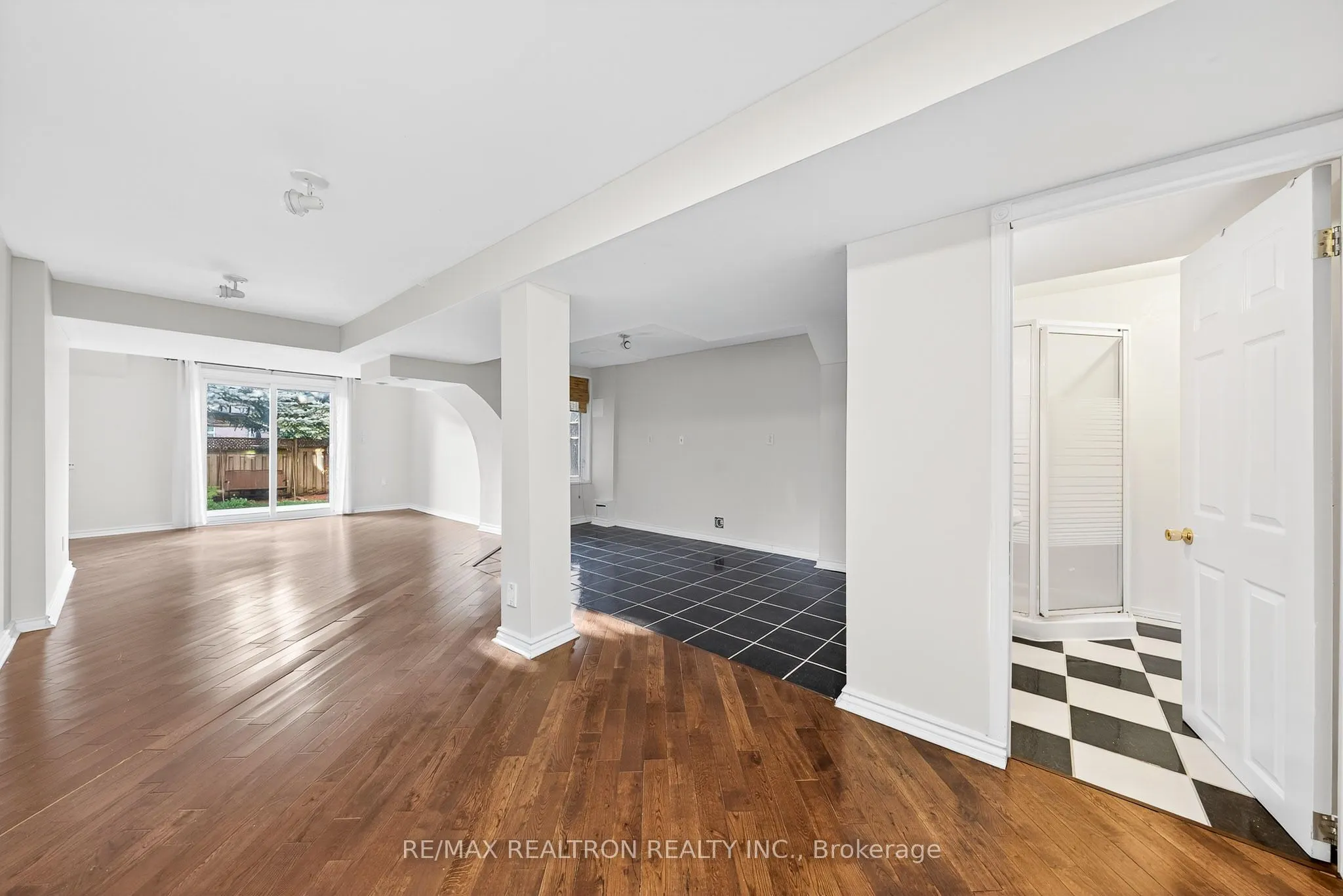 63 Carousel Crescent
