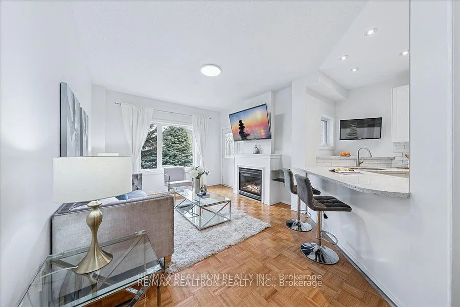 63 Carousel Crescent