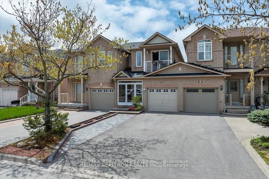63 Carousel Crescent