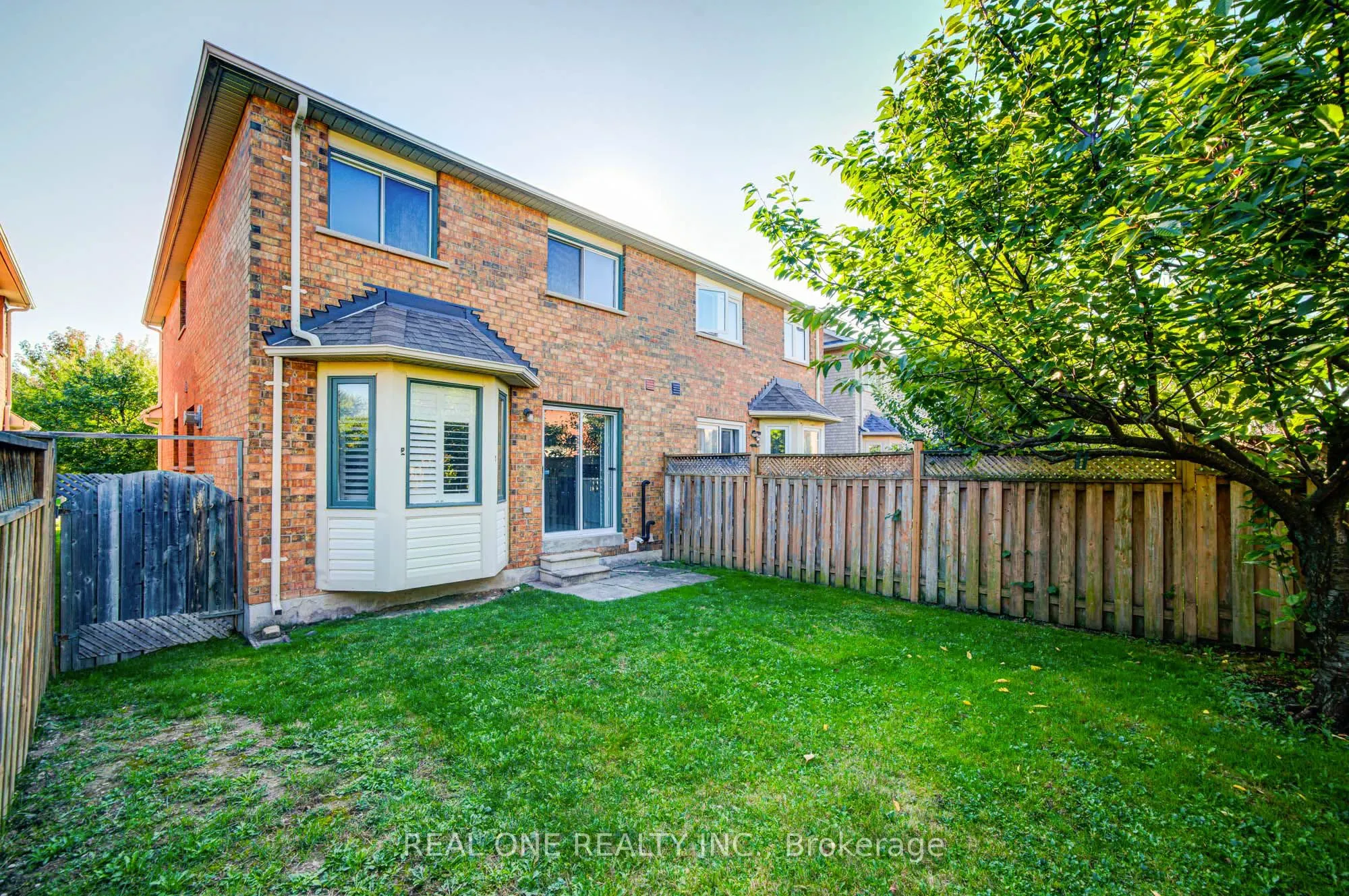 32 Frobisher Street