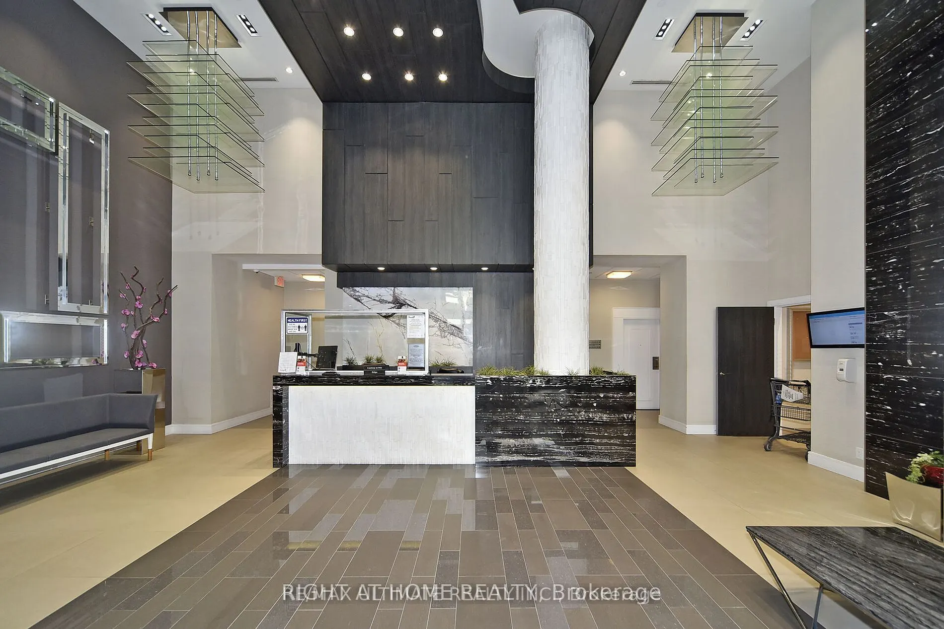 9191 Yonge Street, #SW416
