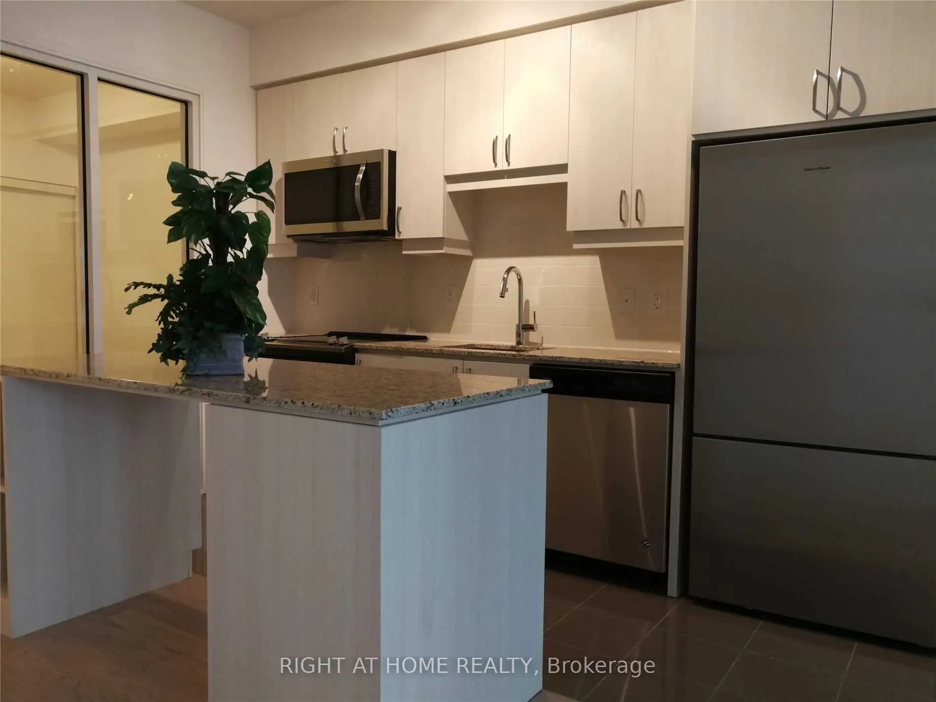 9191 Yonge Street, #SW416