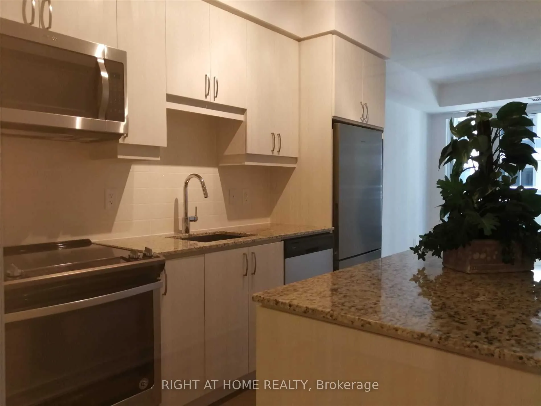 9191 Yonge Street, #SW416