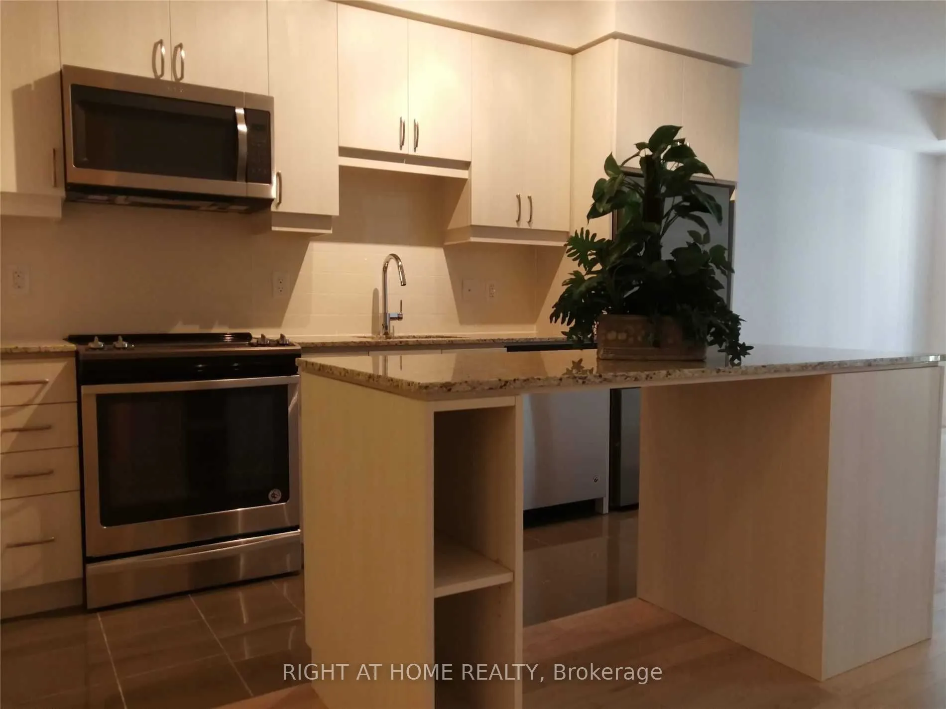 9191 Yonge Street, #SW416