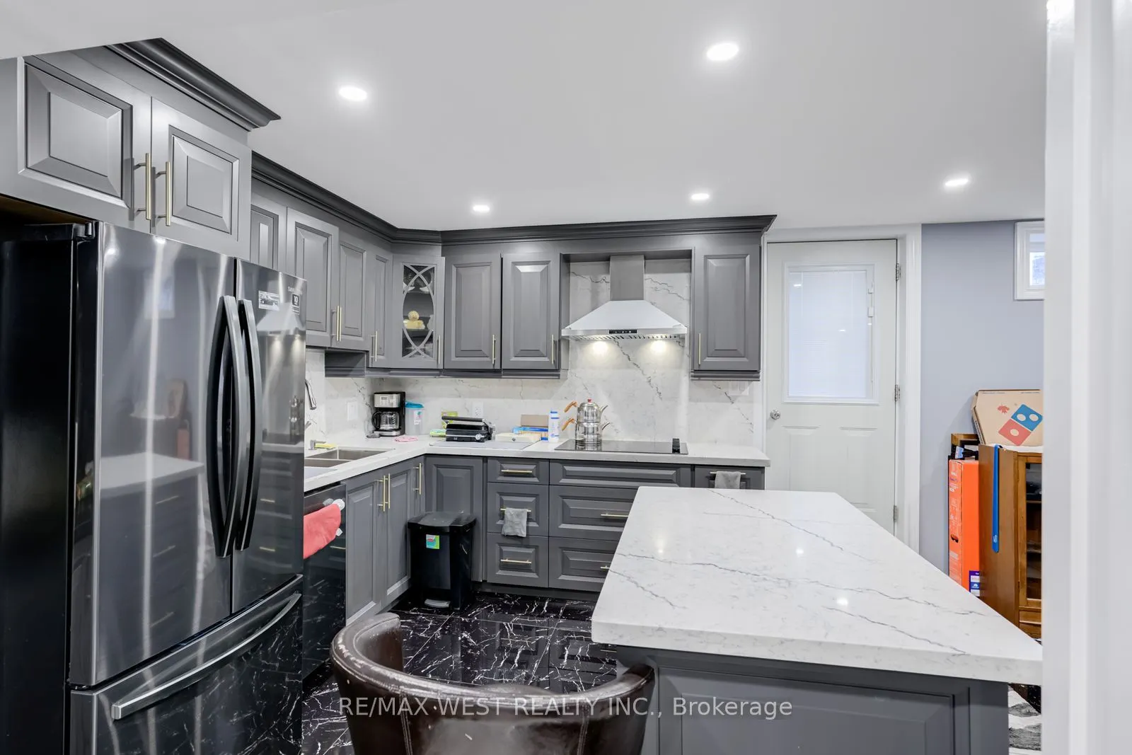 238 Wardlaw Place