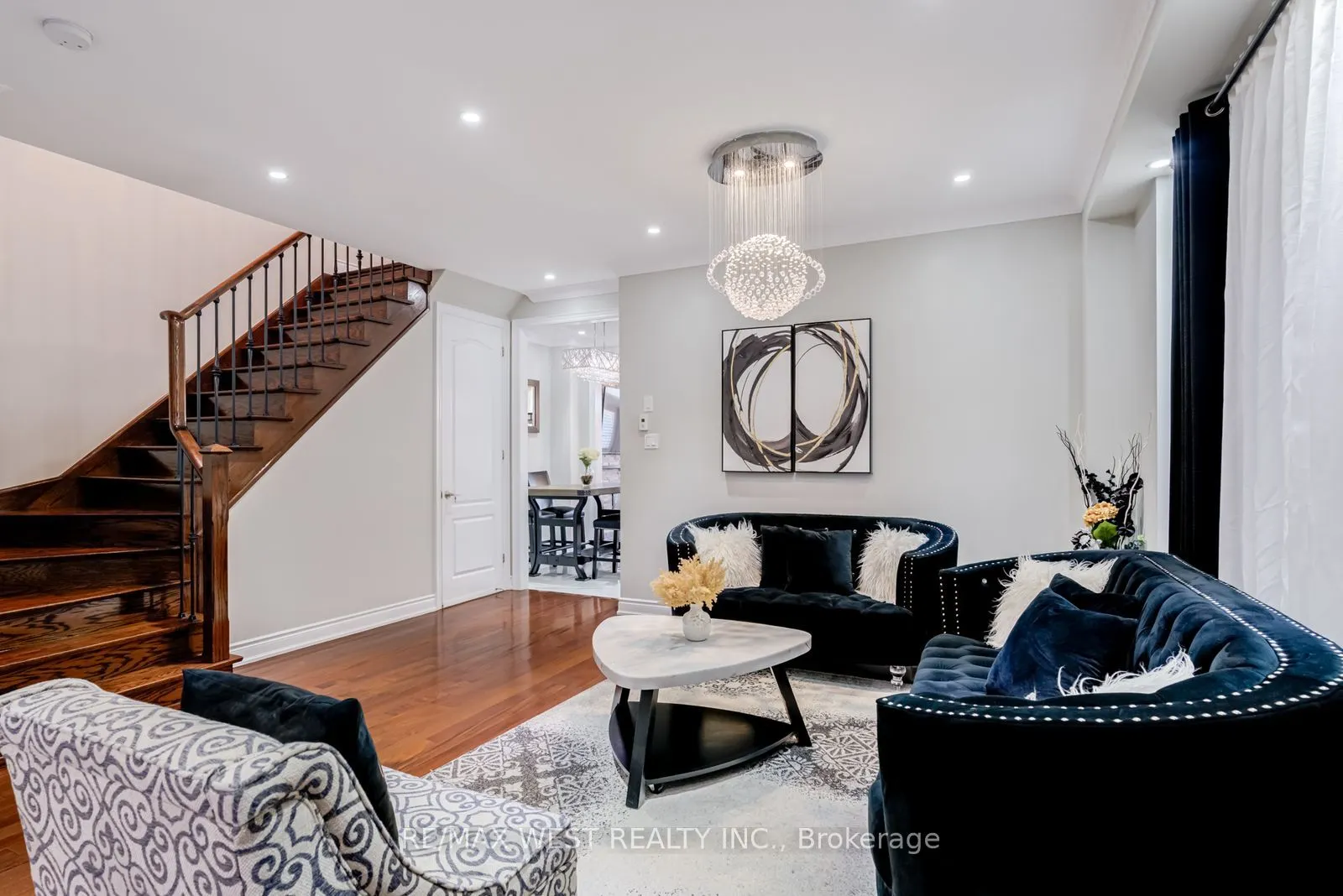 238 Wardlaw Place