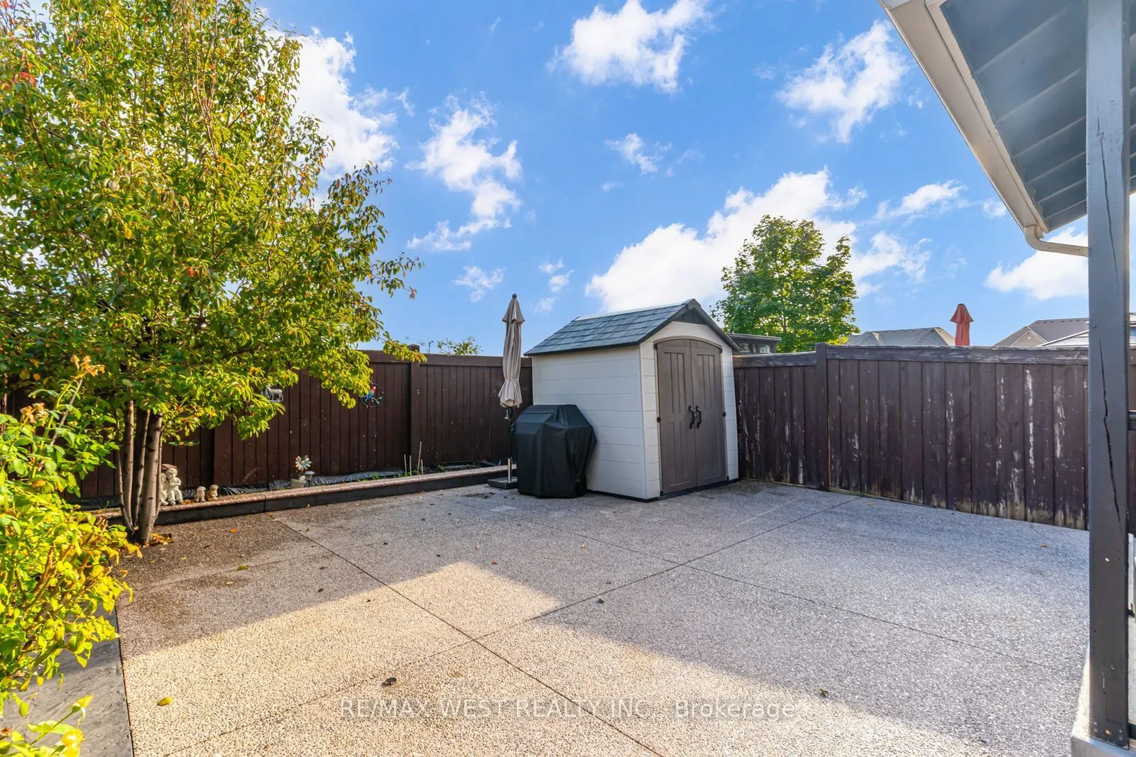 238 Wardlaw Place