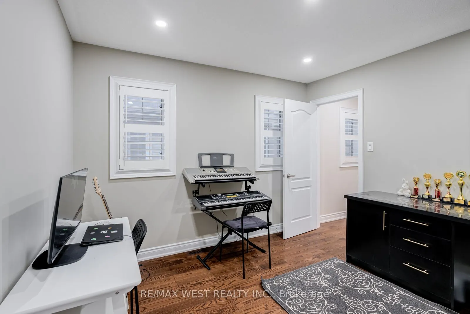 238 Wardlaw Place