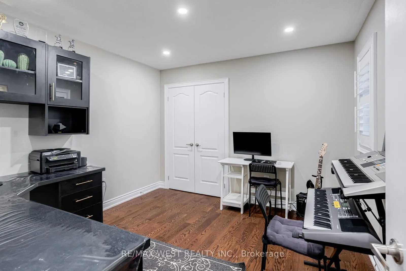 238 Wardlaw Place