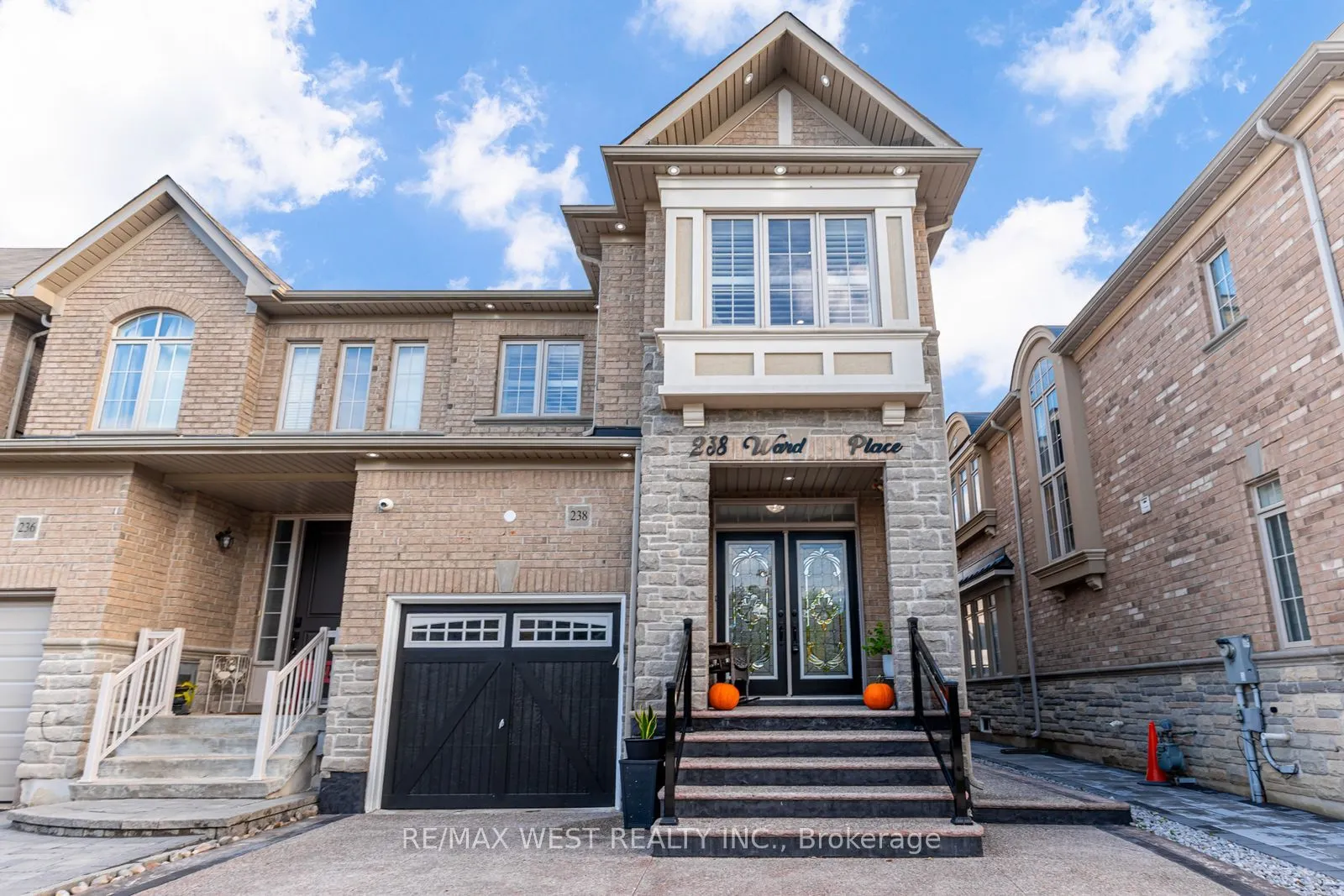 238 Wardlaw Place