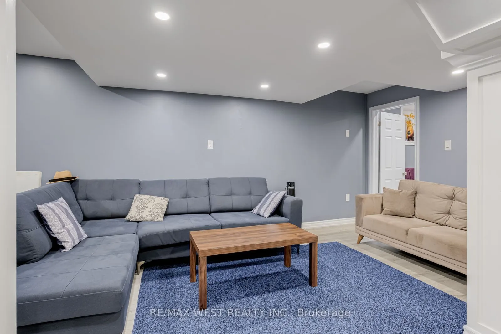 238 Wardlaw Place