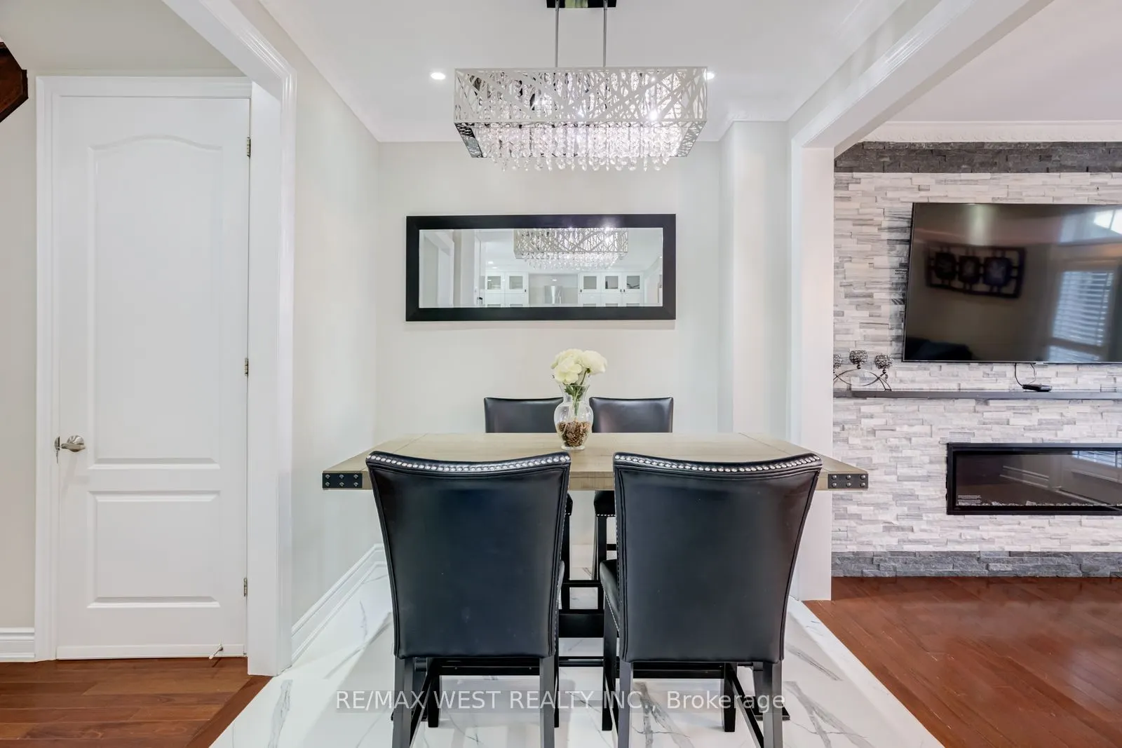 238 Wardlaw Place