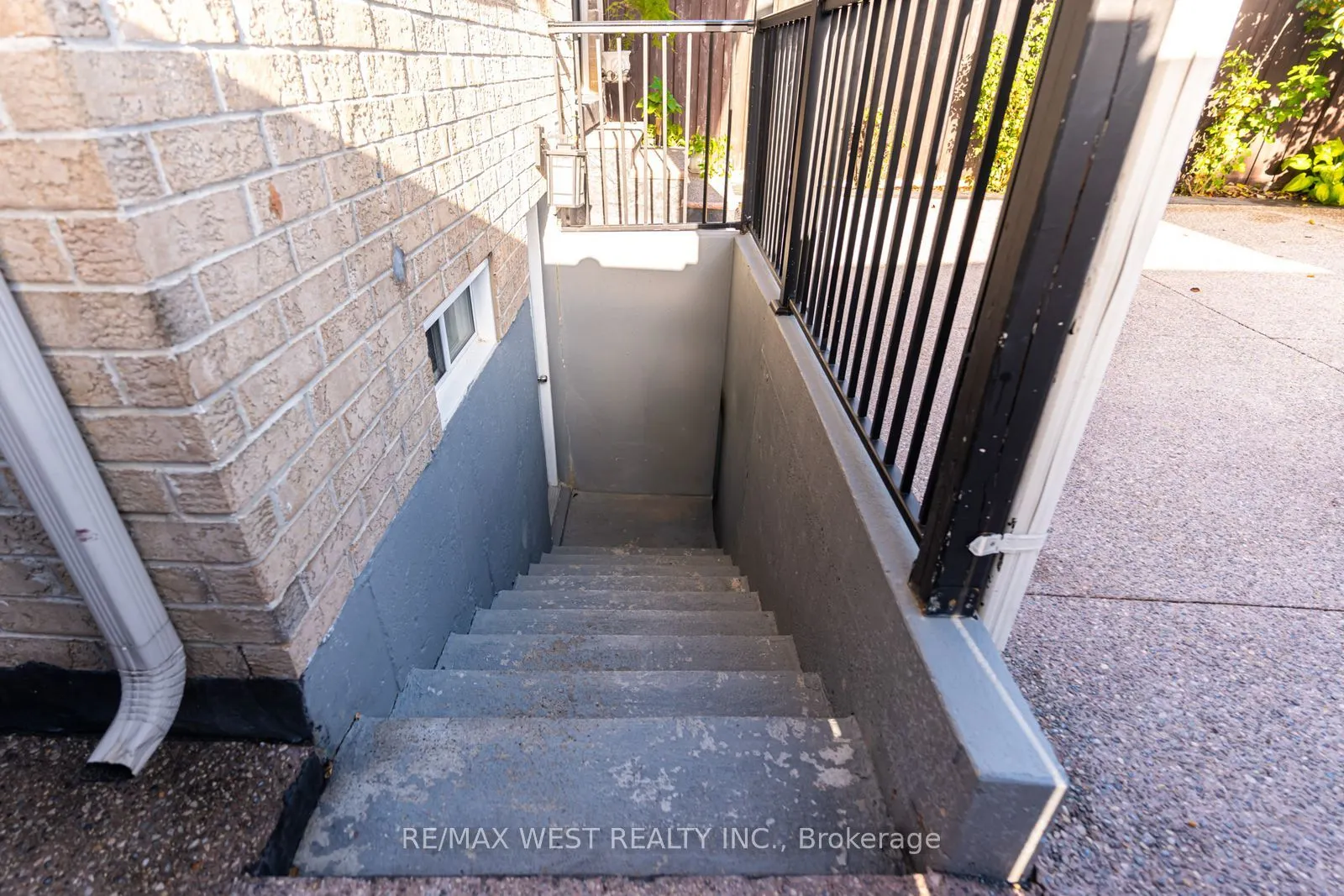 238 Wardlaw Place