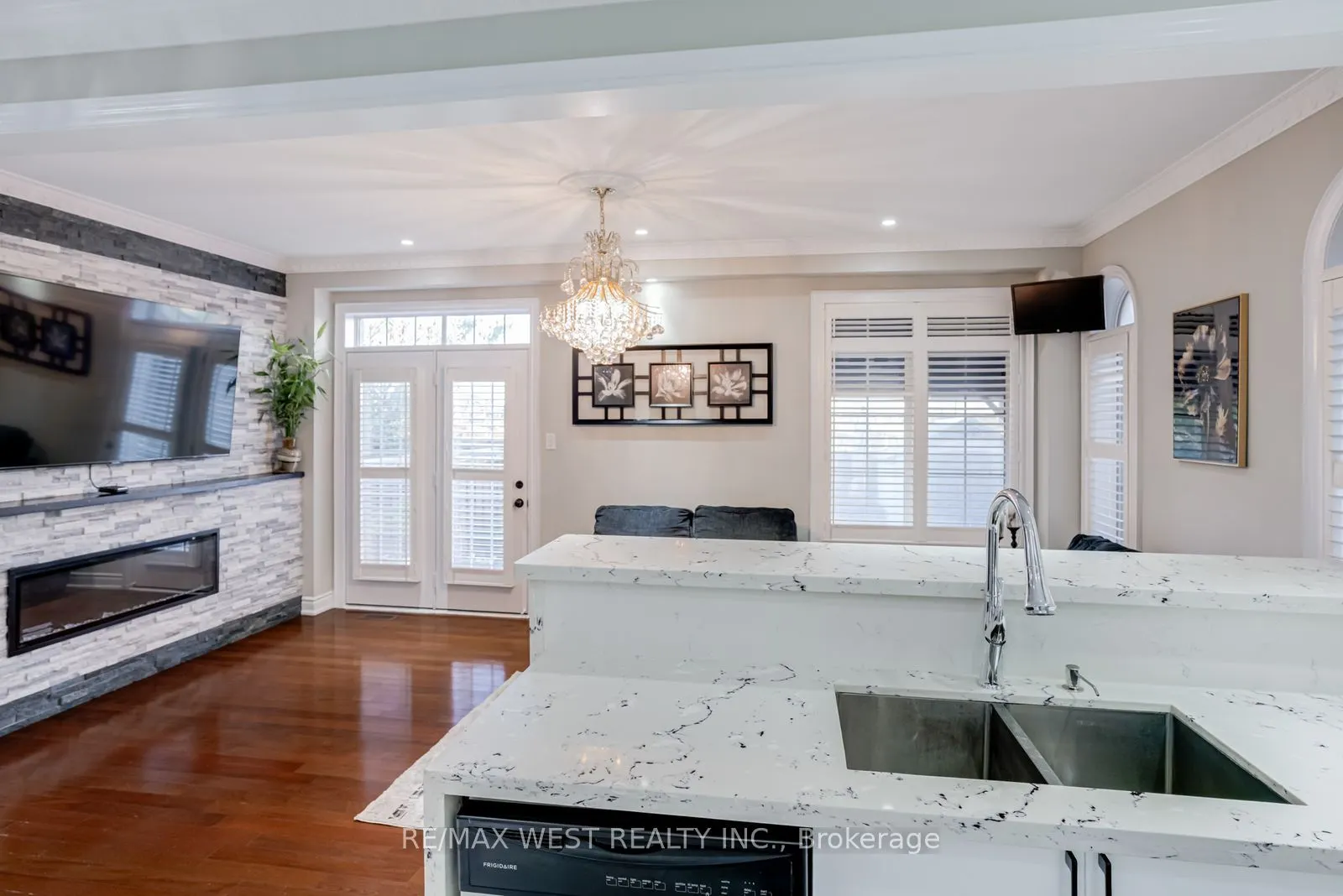 238 Wardlaw Place