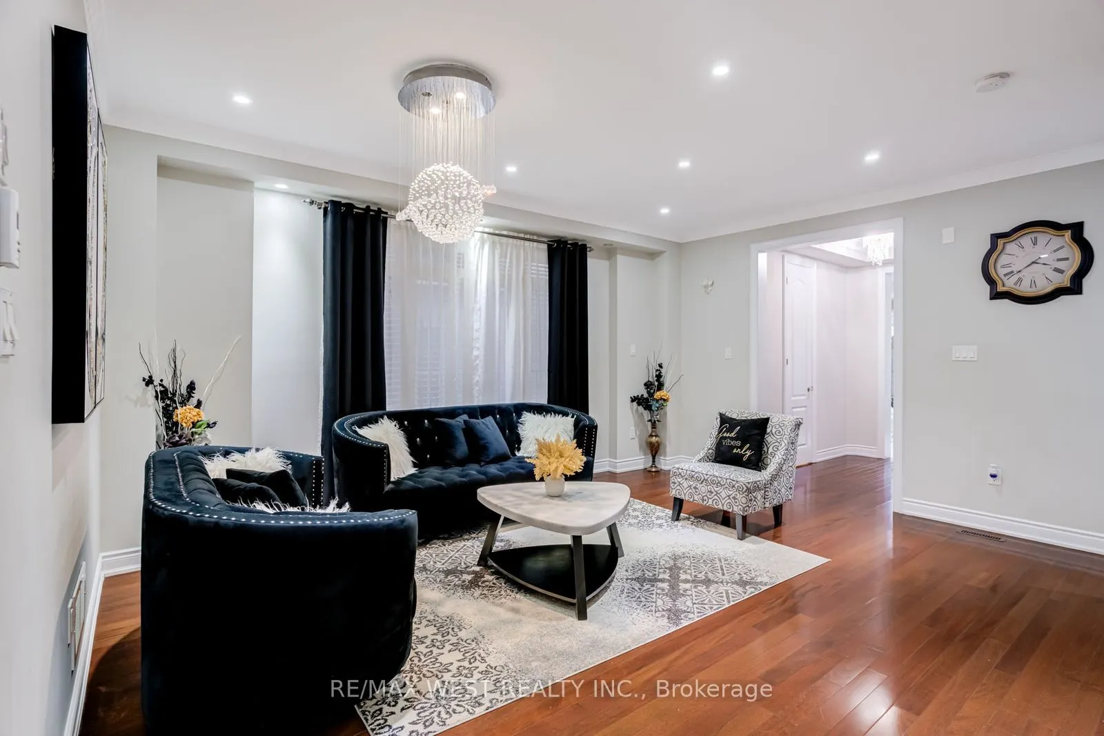 238 Wardlaw Place