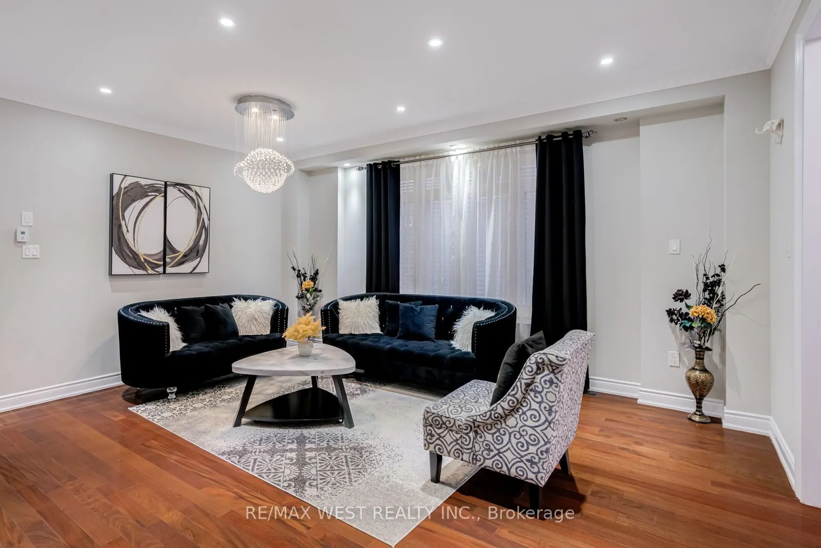 238 Wardlaw Place