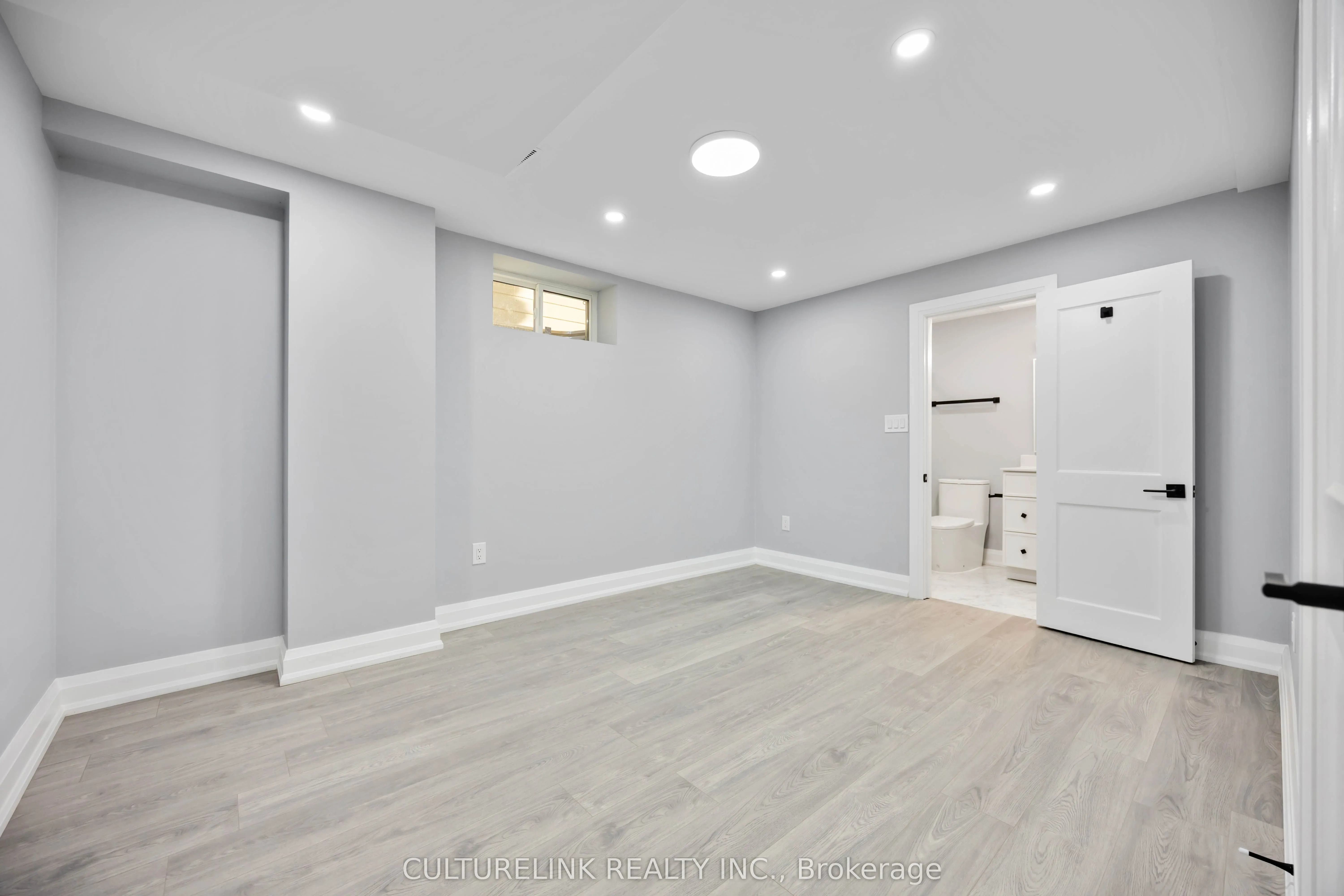 358 Cornell Centre Boulevard, #Basement