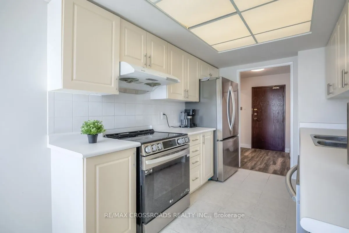 7825 Bayview Avenue, #304