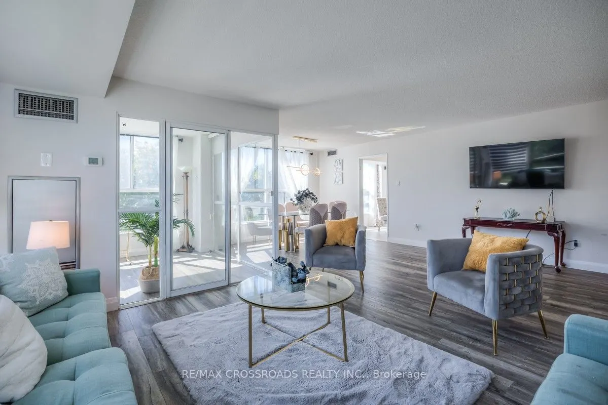 7825 Bayview Avenue, #304