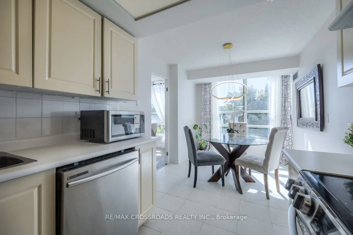 7825 Bayview Avenue, #304