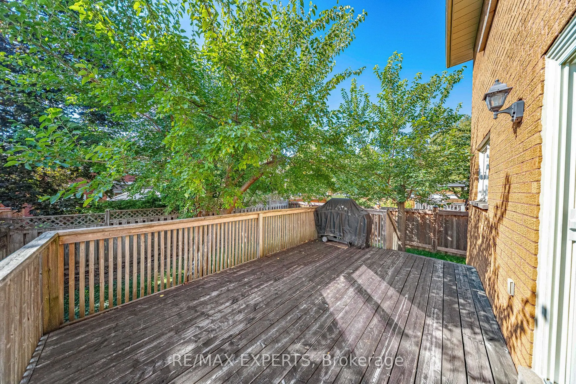47 Velvet Crescent