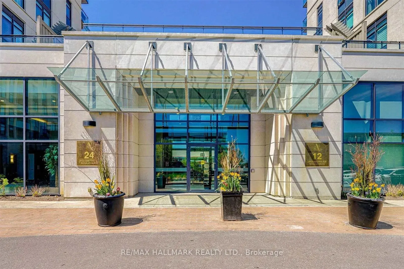 24 Woodstream Boulevard, #807