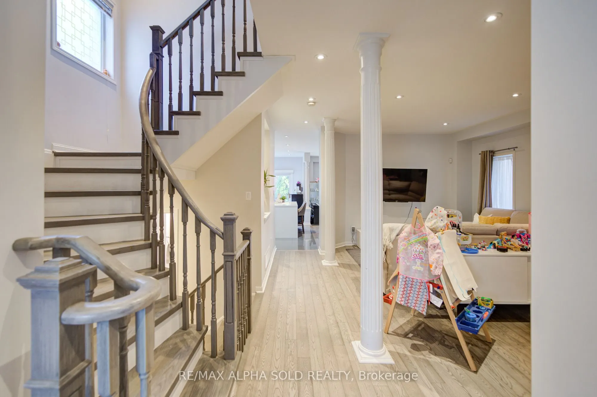 6 Sapphire Drive