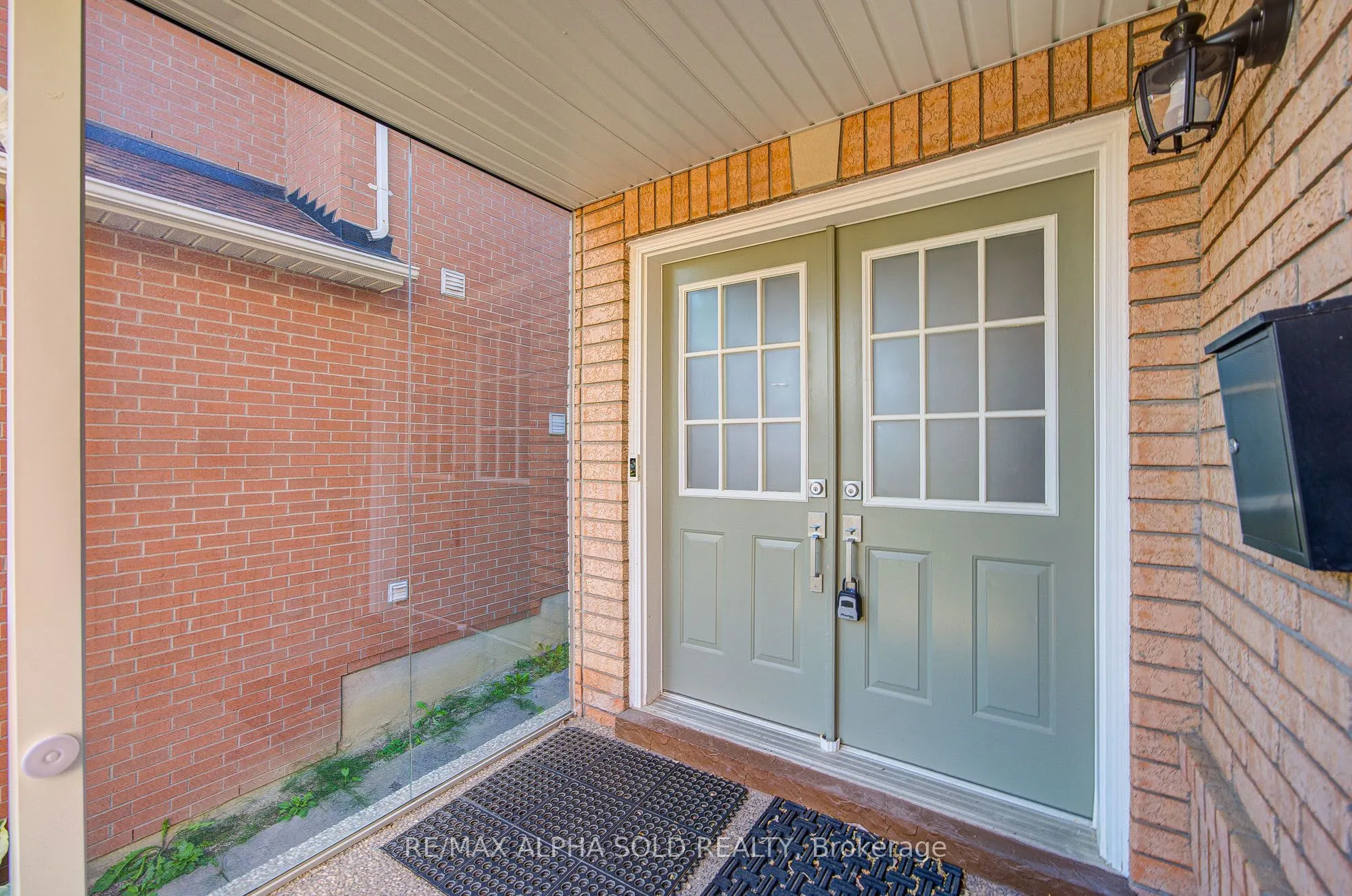6 Sapphire Drive