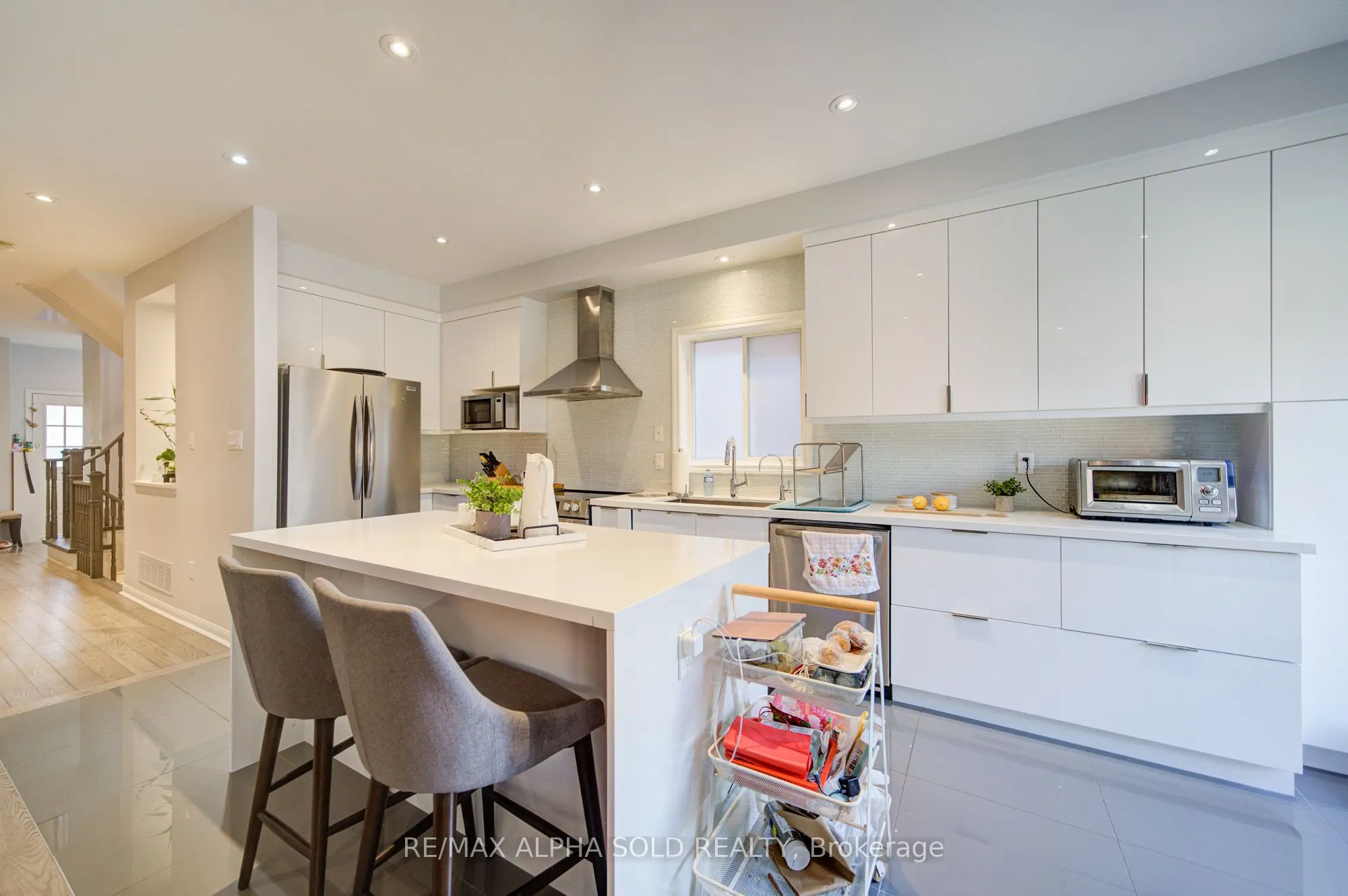 6 Sapphire Drive
