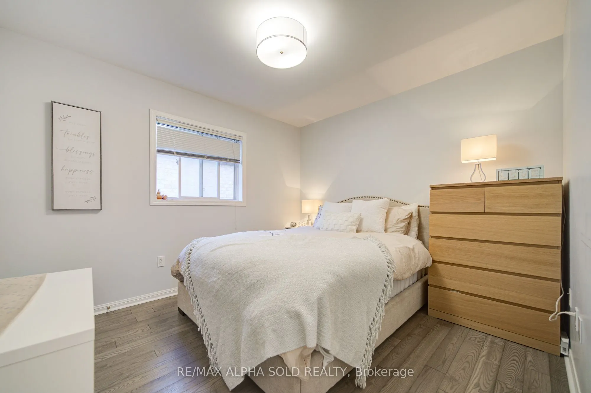 6 Sapphire Drive