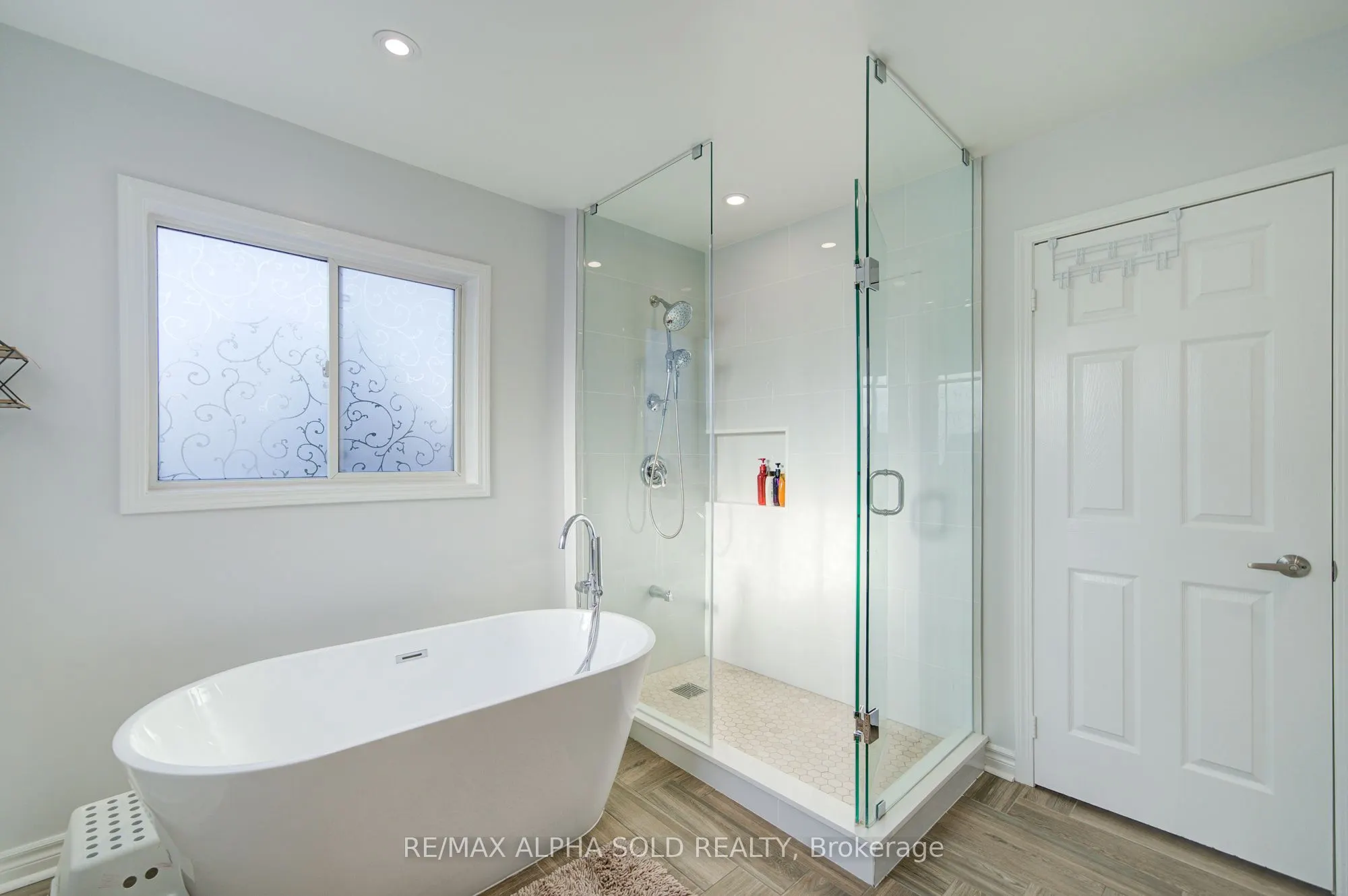 6 Sapphire Drive