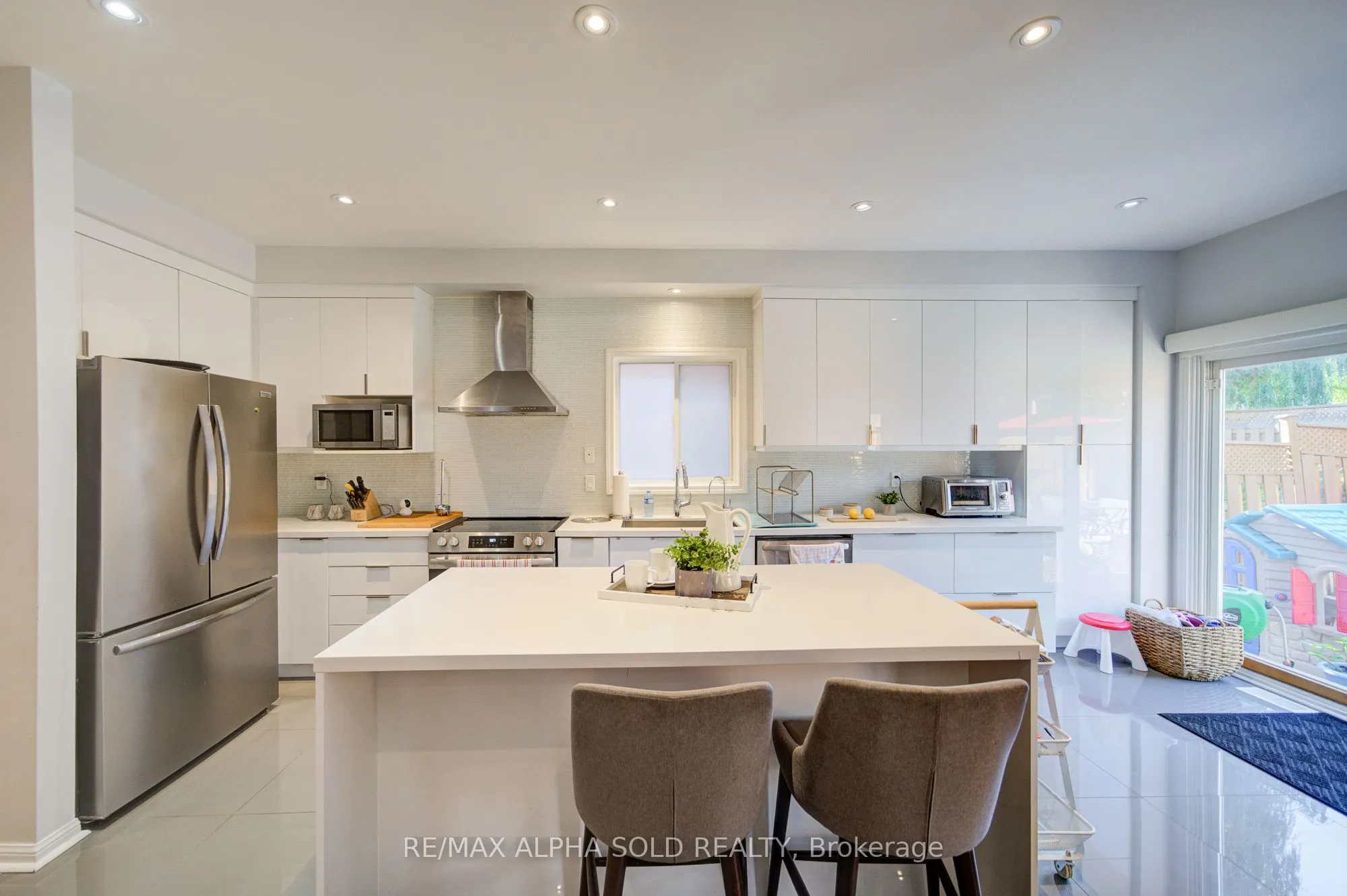 6 Sapphire Drive