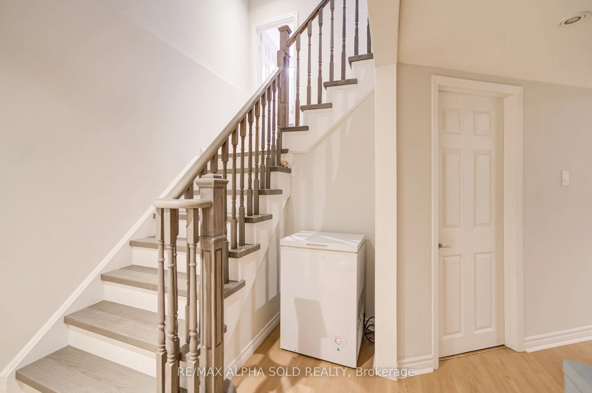 6 Sapphire Drive