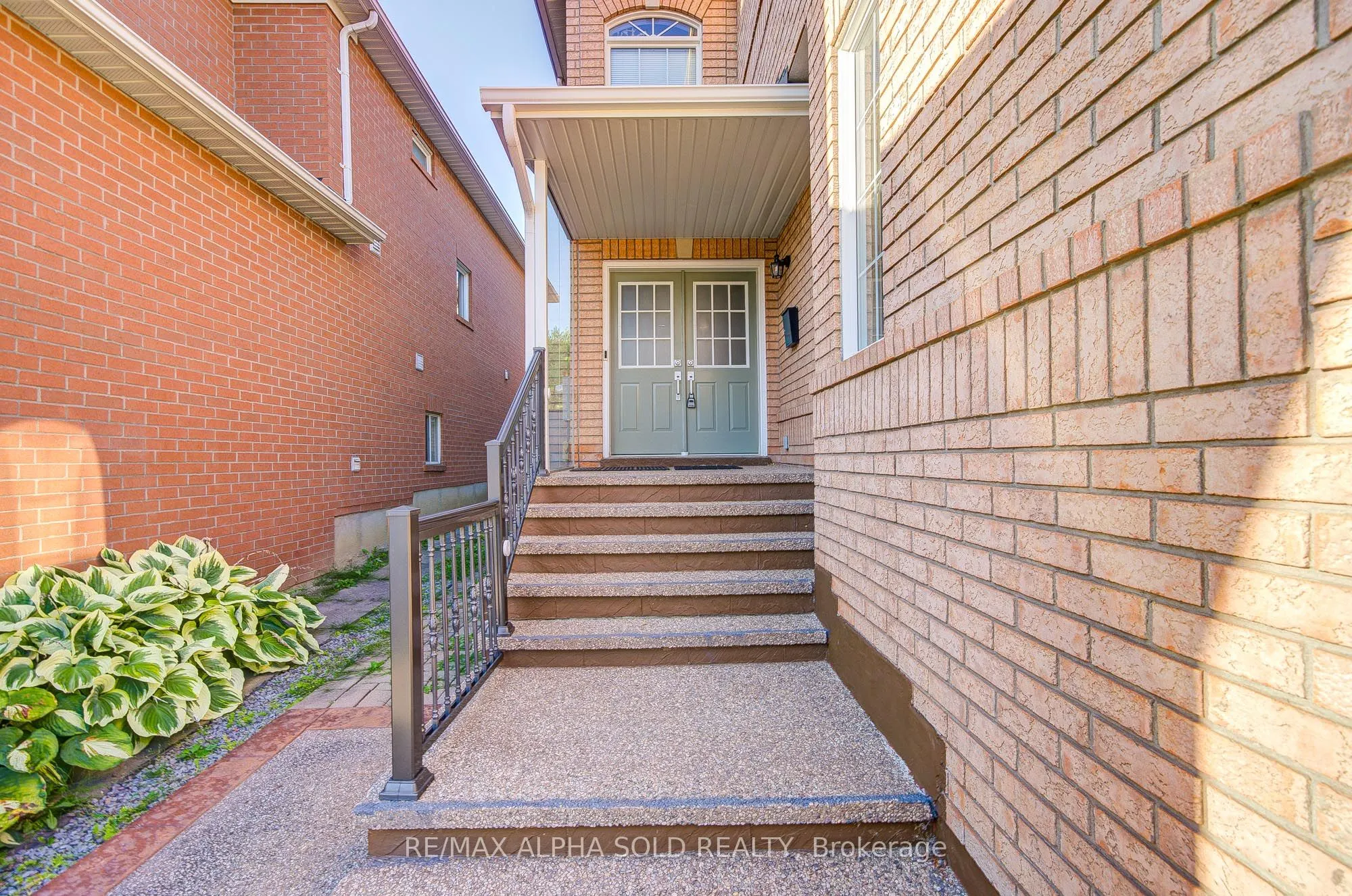 6 Sapphire Drive