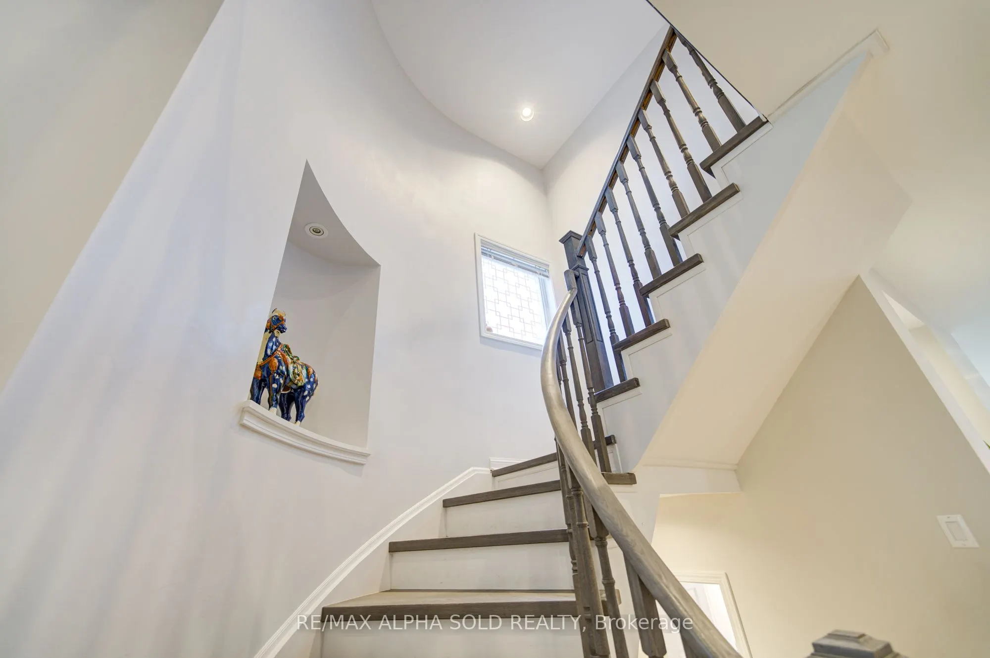 6 Sapphire Drive