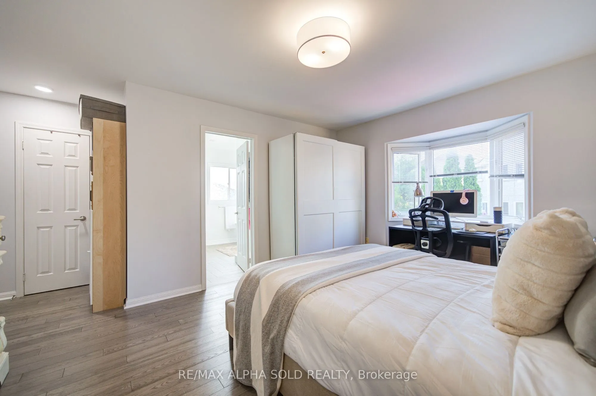 6 Sapphire Drive