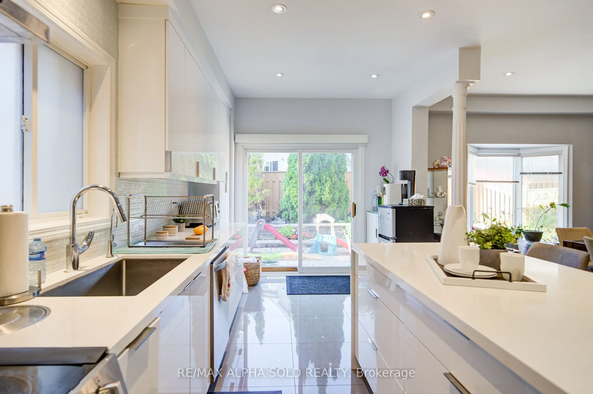6 Sapphire Drive