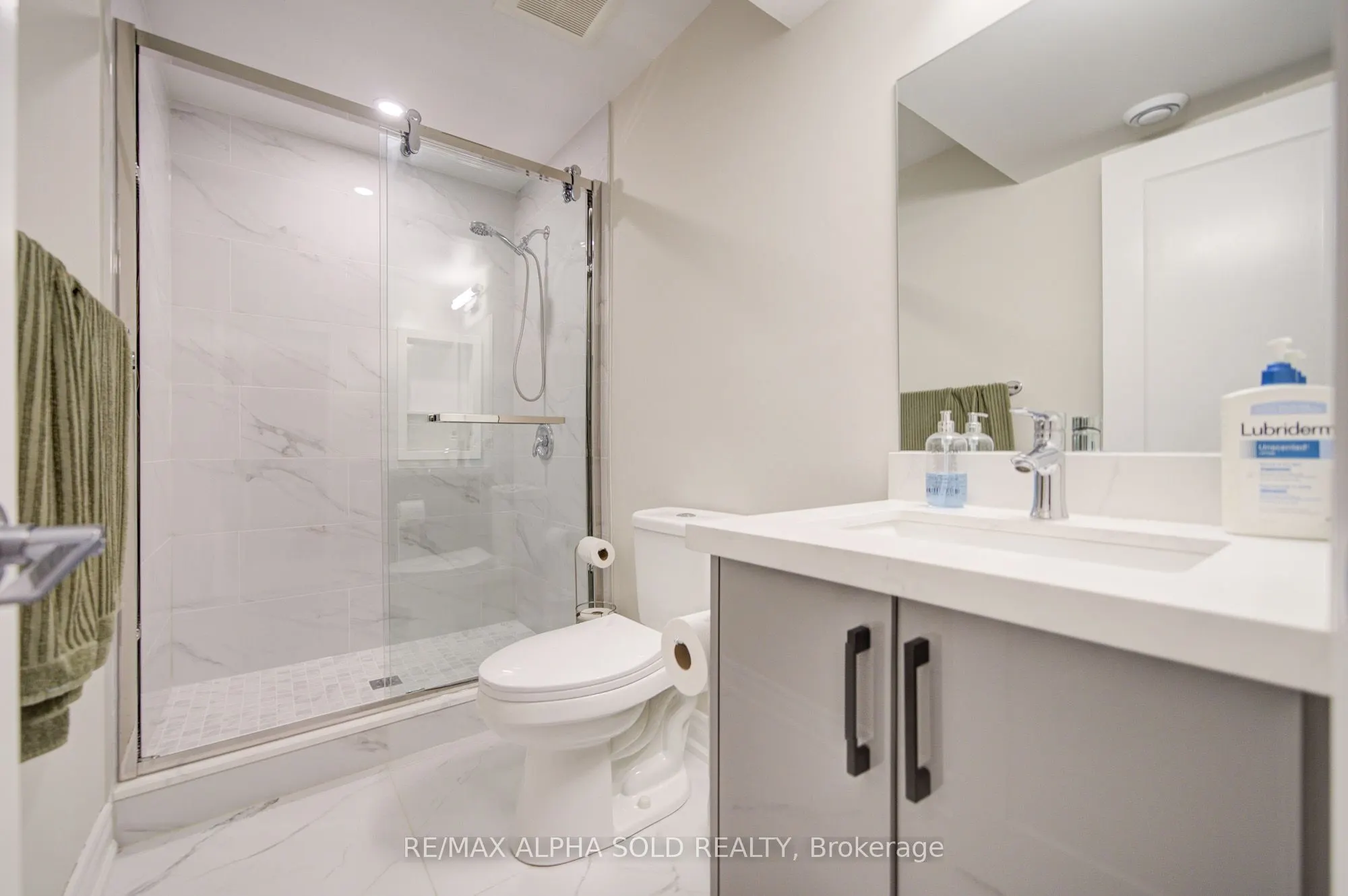 6 Sapphire Drive